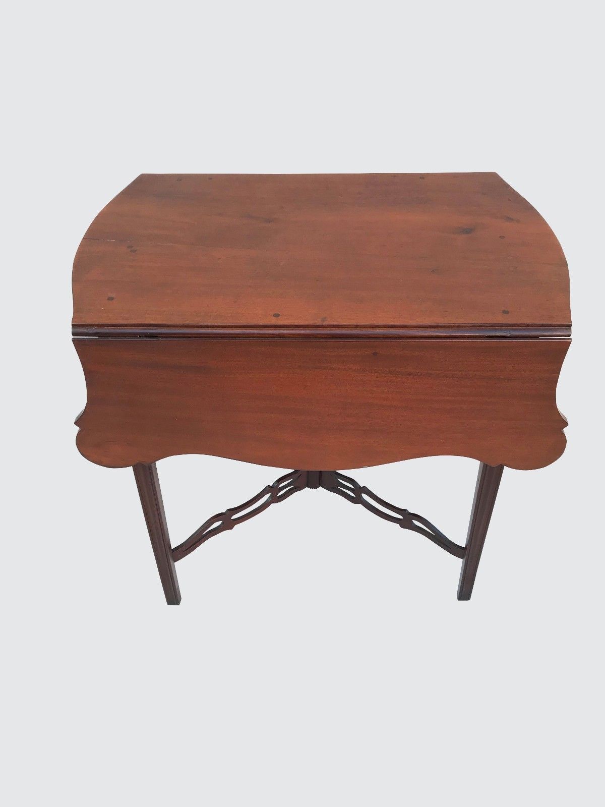 18TH CENTURY CHIPPENDALE CONNECTICUT SHAPED TOP PEMBROKE TABLE-CHAPIN SHOP