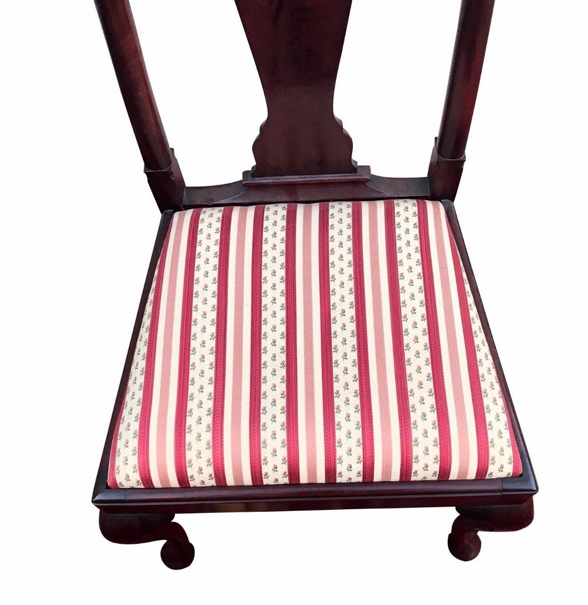 PAIR OF QUEEN ANNE STYLE MAHOGANY SIDE CHAIRS WITH GRACEFUL PAD FEET