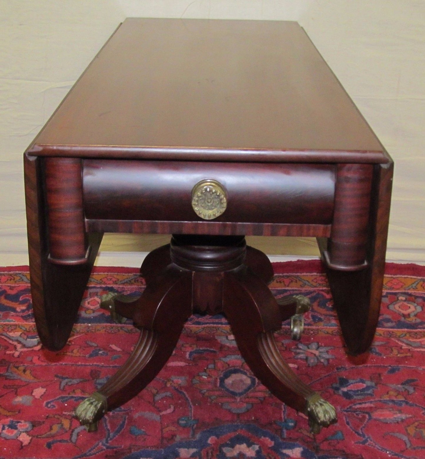EARLY 19TH CENTURY LATE FEDERAL SOLID BOOKMATCHED MAHOGANY BREAKFAST TABLE