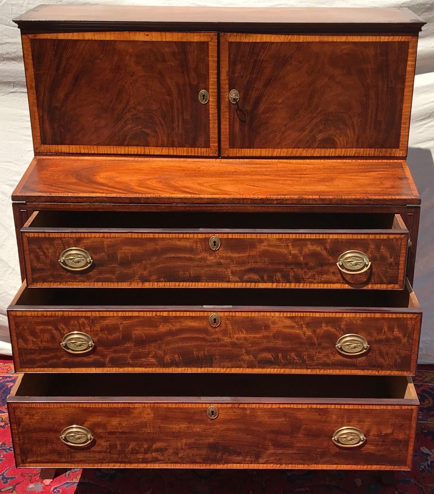 CIRCA 1810 MASSACHUSETTS HEPPLEWHITE MAHOGANY & TIGER MAPLE INLAID LADIES DESK