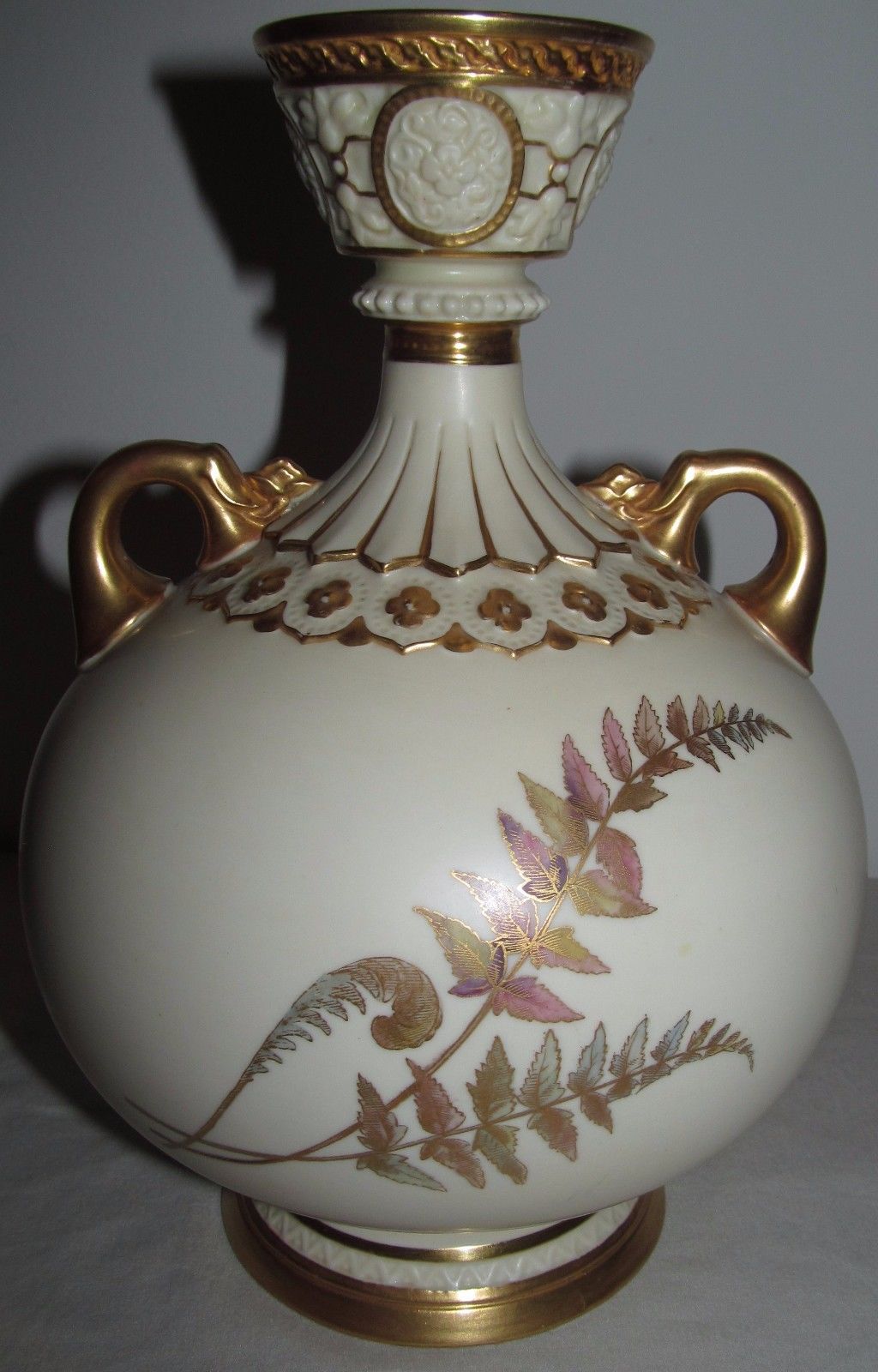 ROYAL WORCESTER DOUBLE HANDLED EWER FORMED VASE