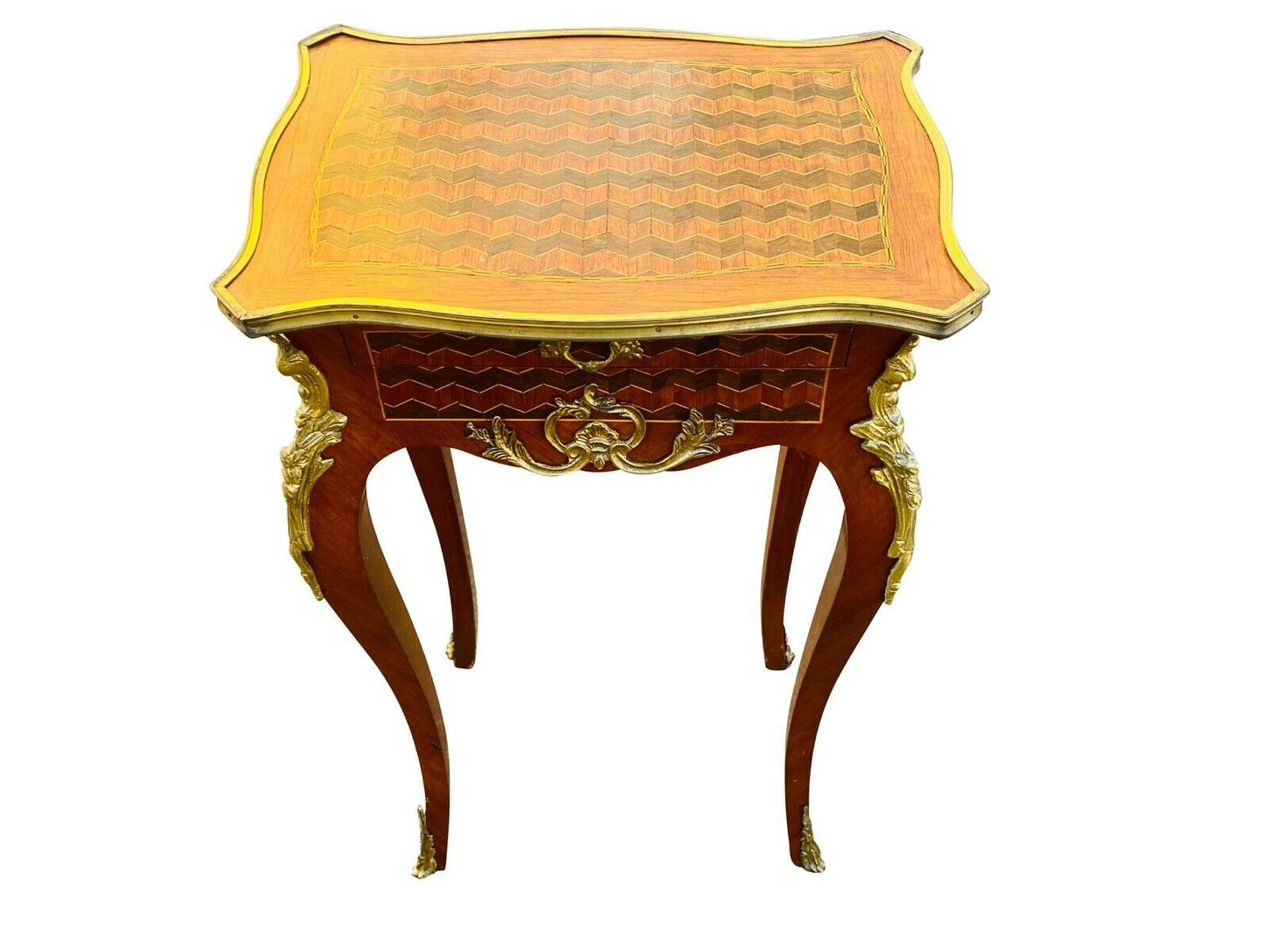 20TH C LOUIS XV ANTIQUE STYLE PAIR OF FRENCH PARQUETRY NIGHT STANDS / END TABLES