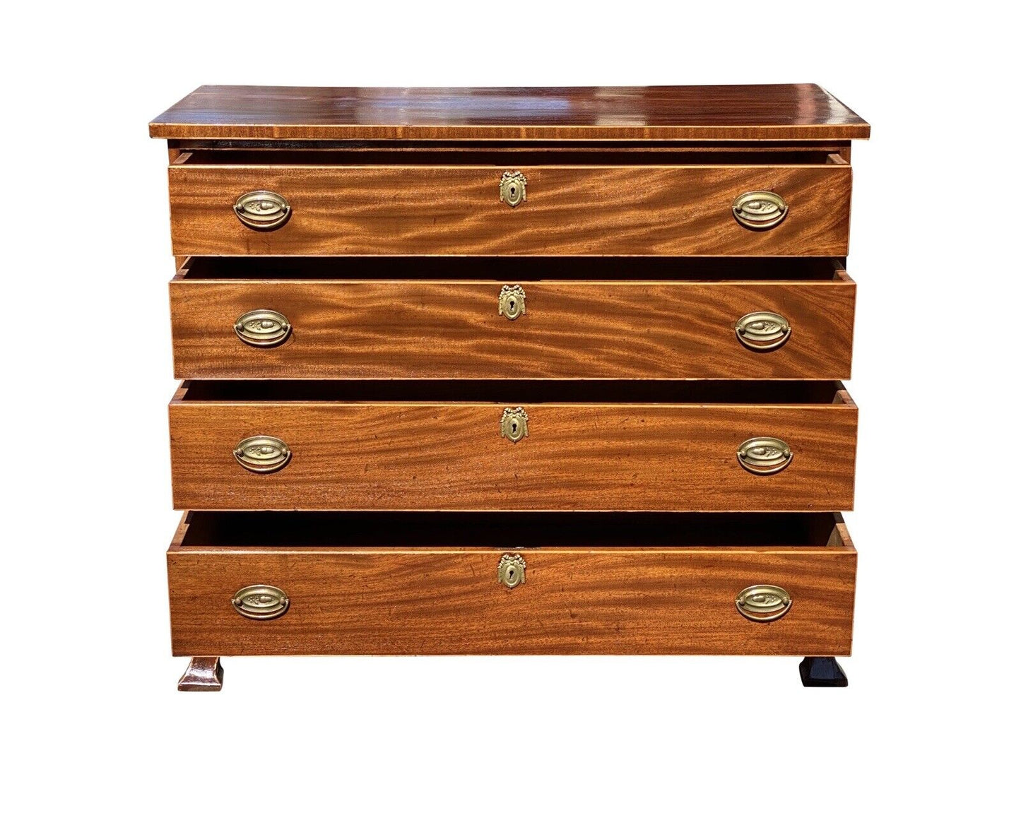 Early 19th Century Antique Federal Period Mahogany Chest of Drawers / Dresser