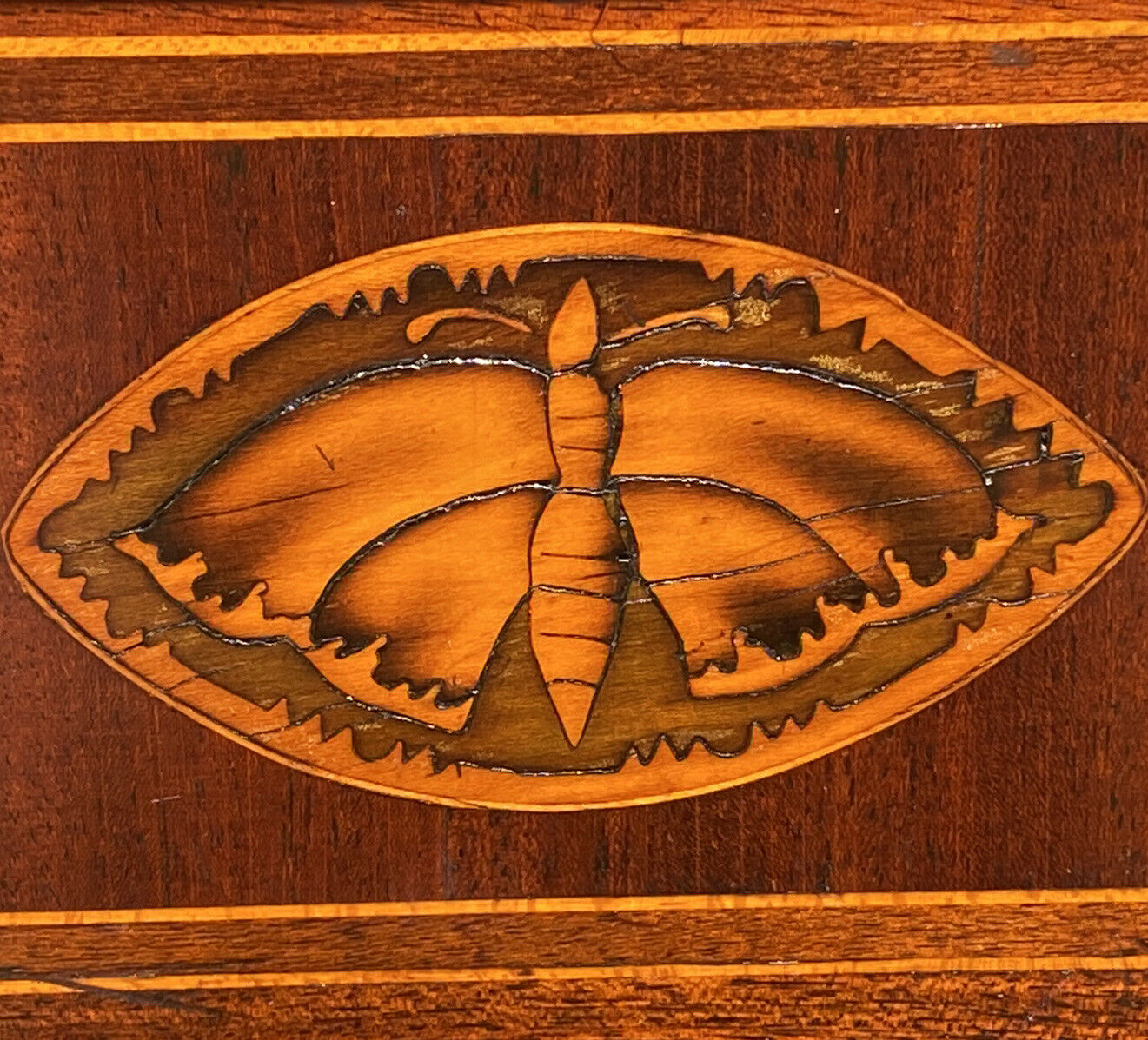 18TH C ANTIQUE FEDERAL PERIOD INLAID MAHOGANY SIDEBOARD / SERVER