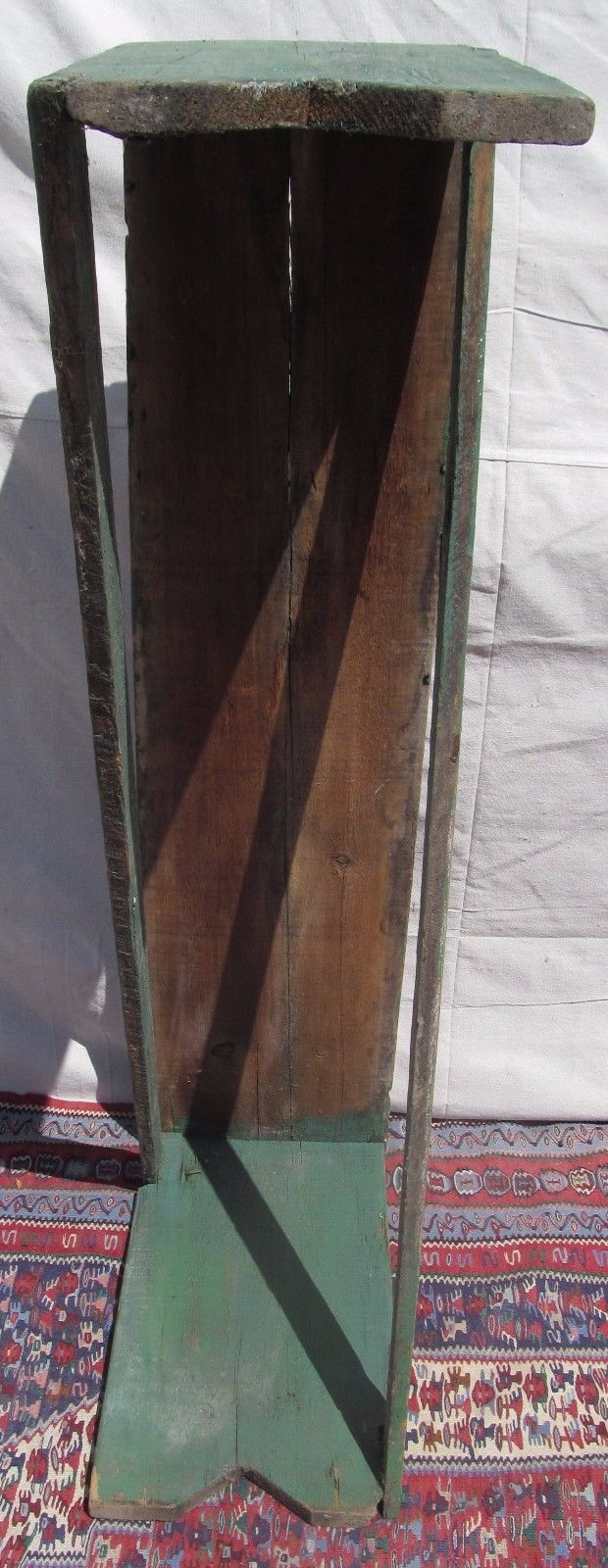 19TH CENTURY NEW ENGLAND PINE BUCKET BENCH IN OLD APPLE GREEN PAINT