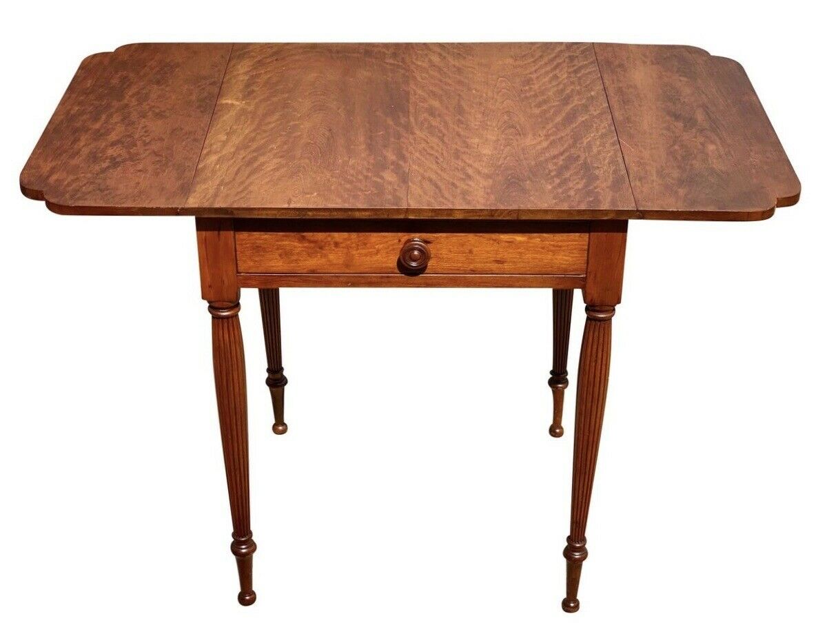 19TH C ANTIQUE FEDERAL PERIOD CURLY CHERRY DROP LEAF WORK TABLE / NIGHTSTAND