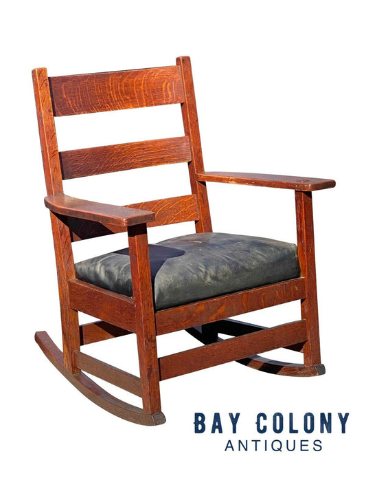 20TH C ANTIQUE ARTS & CRAFTS / MISSION OAK L&JG STICKLEY TIGER OAK ROCKING CHAIR