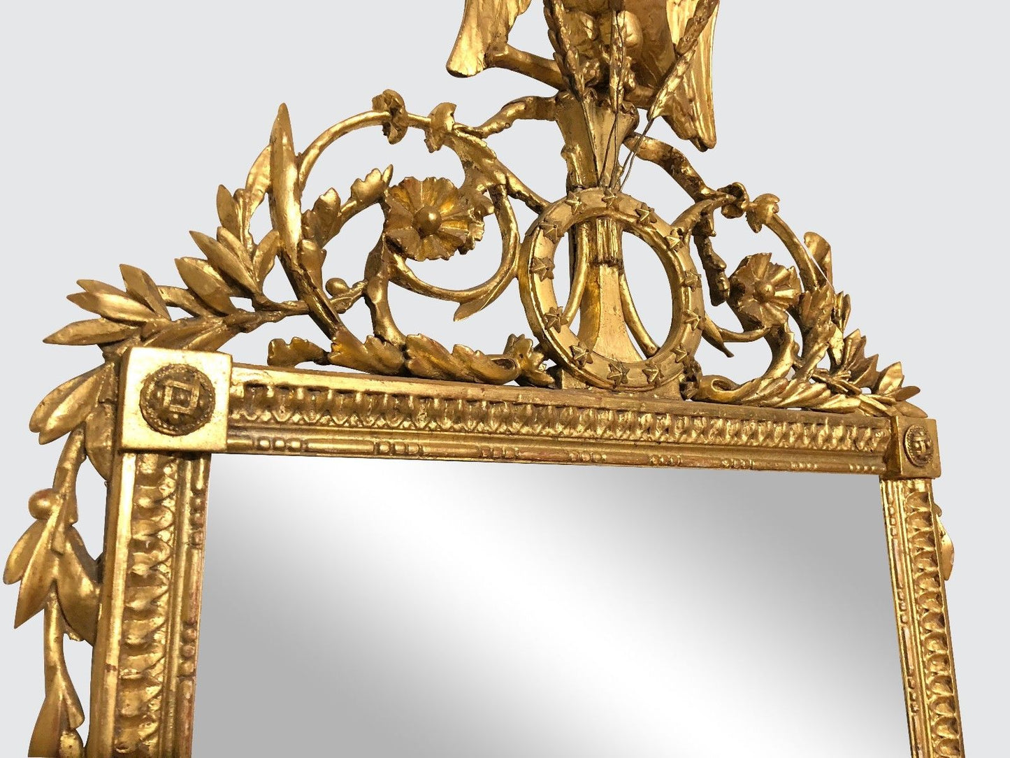 IMPORTANT FEDERAL PERIOD AMERICAN MIRROR WITH EAGLE & 13 STAR SHIELD GOLD GILTED