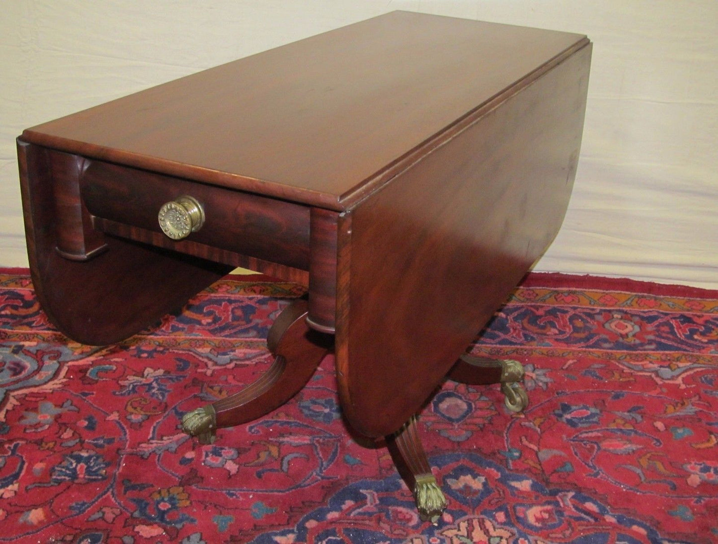 EARLY 19TH CENTURY LATE FEDERAL SOLID BOOKMATCHED MAHOGANY BREAKFAST TABLE