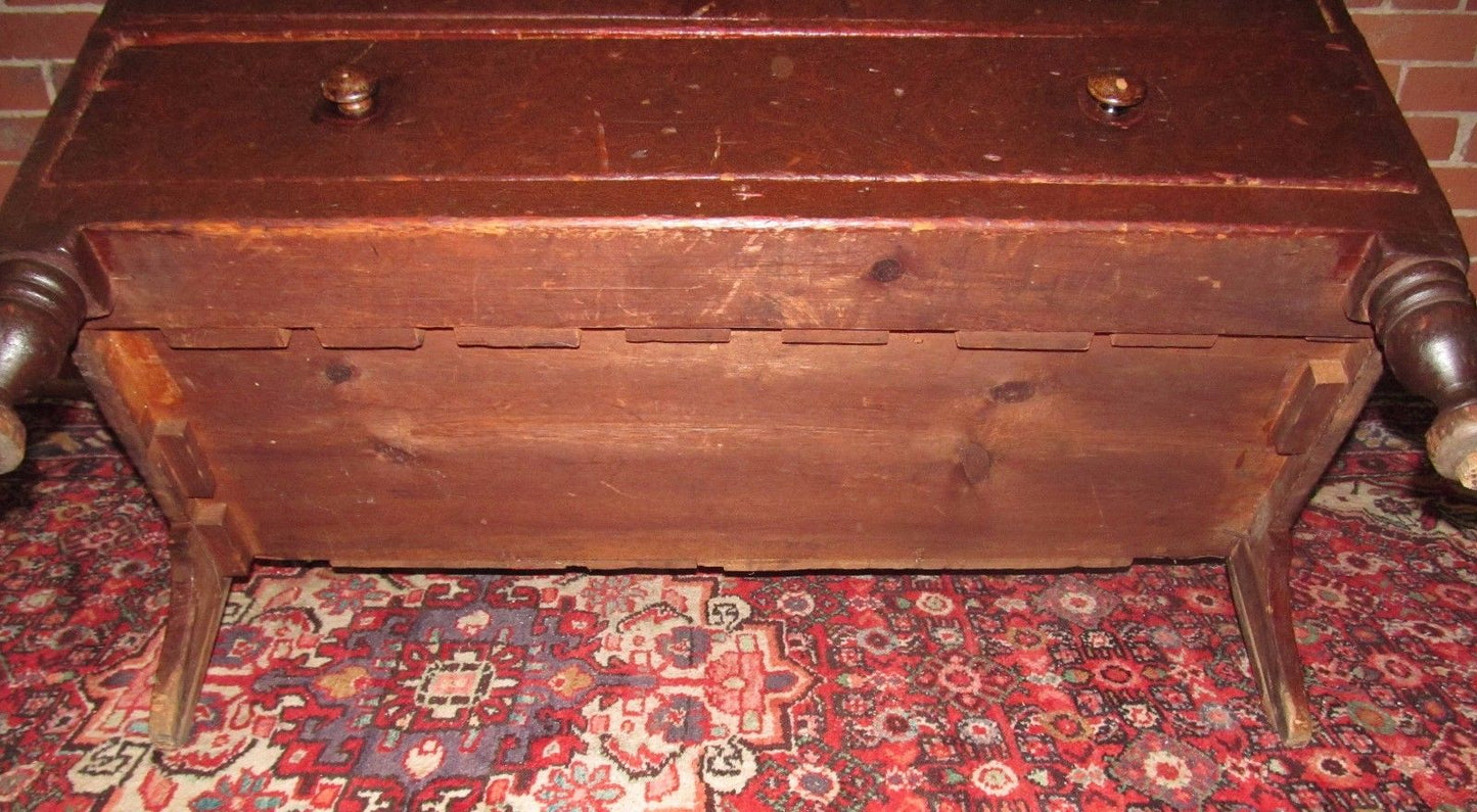 GRAIN PAINTED EARLY 19TH CENTURY PINE CHEST ON NICELY TURNED LEGS
