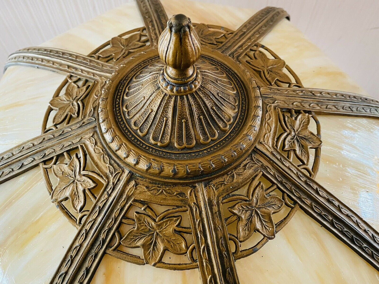 20TH C ANTIQUE ARTS & CRAFTS / ART NOUVEAU 8 PANEL CARAMEL SLAG GLASS LAMP