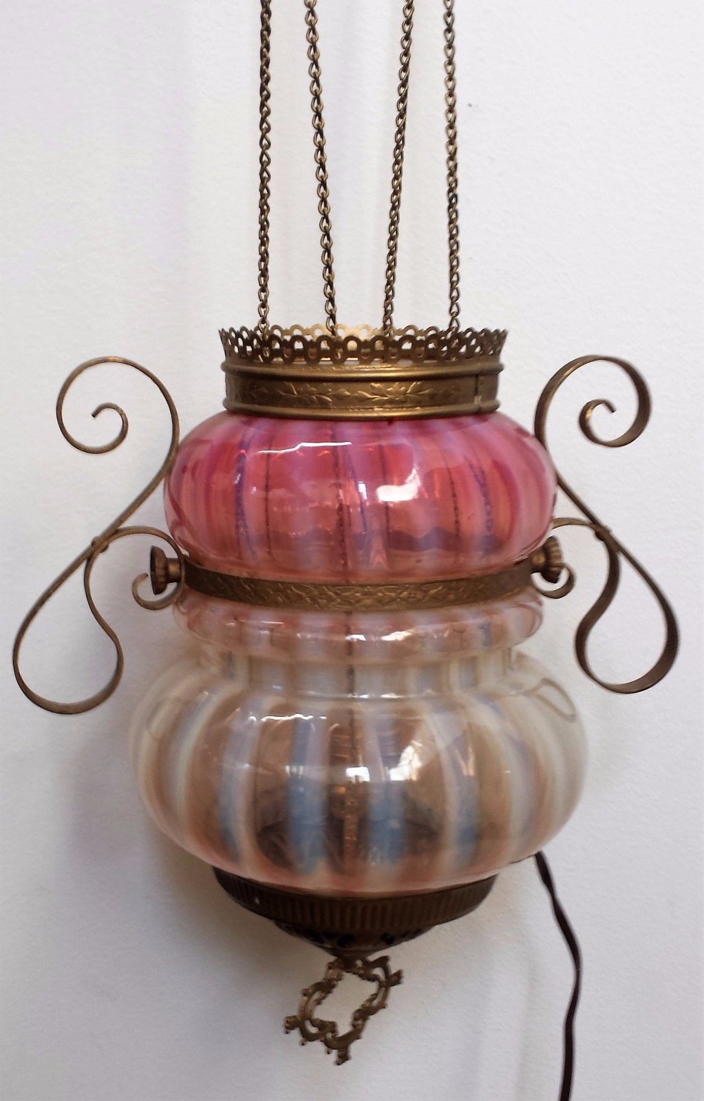 VICTORIAN OPALESCENT GLASS HANGING LANTERN LAMP ON TROLLEY CHAIN