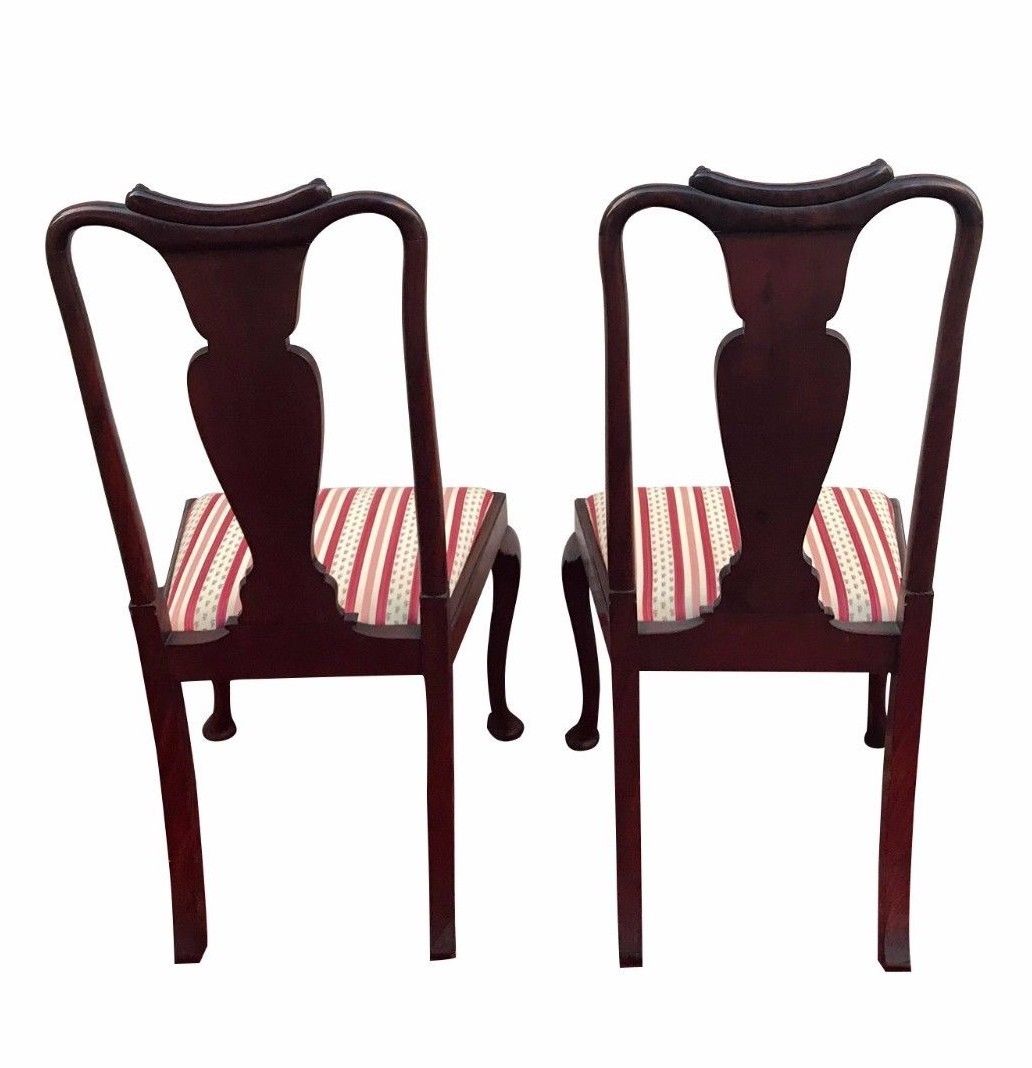 PAIR OF QUEEN ANNE STYLE MAHOGANY SIDE CHAIRS WITH GRACEFUL PAD FEET