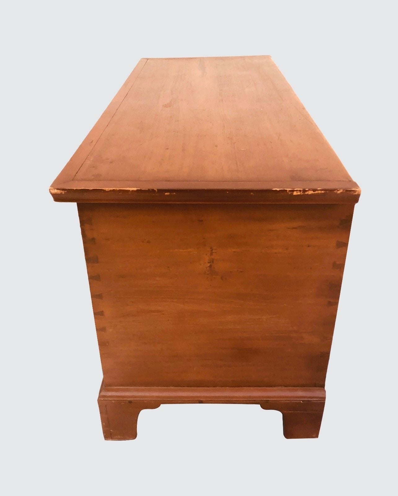 18TH CENTURY QUEEN ANNE PENNSYLVANIA BRACKET CHEST ON BRACKET FEET