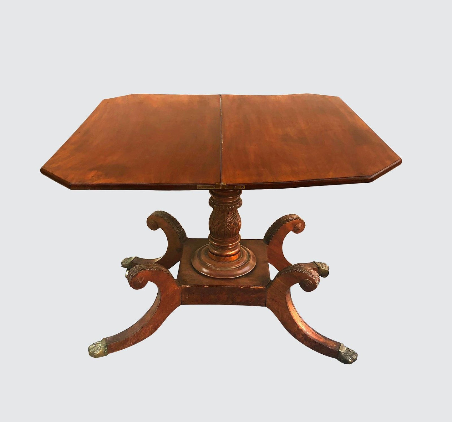EARLY 19TH CENTURY CLASSICAL CROSS BANDED INLAID PHILADELPHIA CARVED GAME TABLE