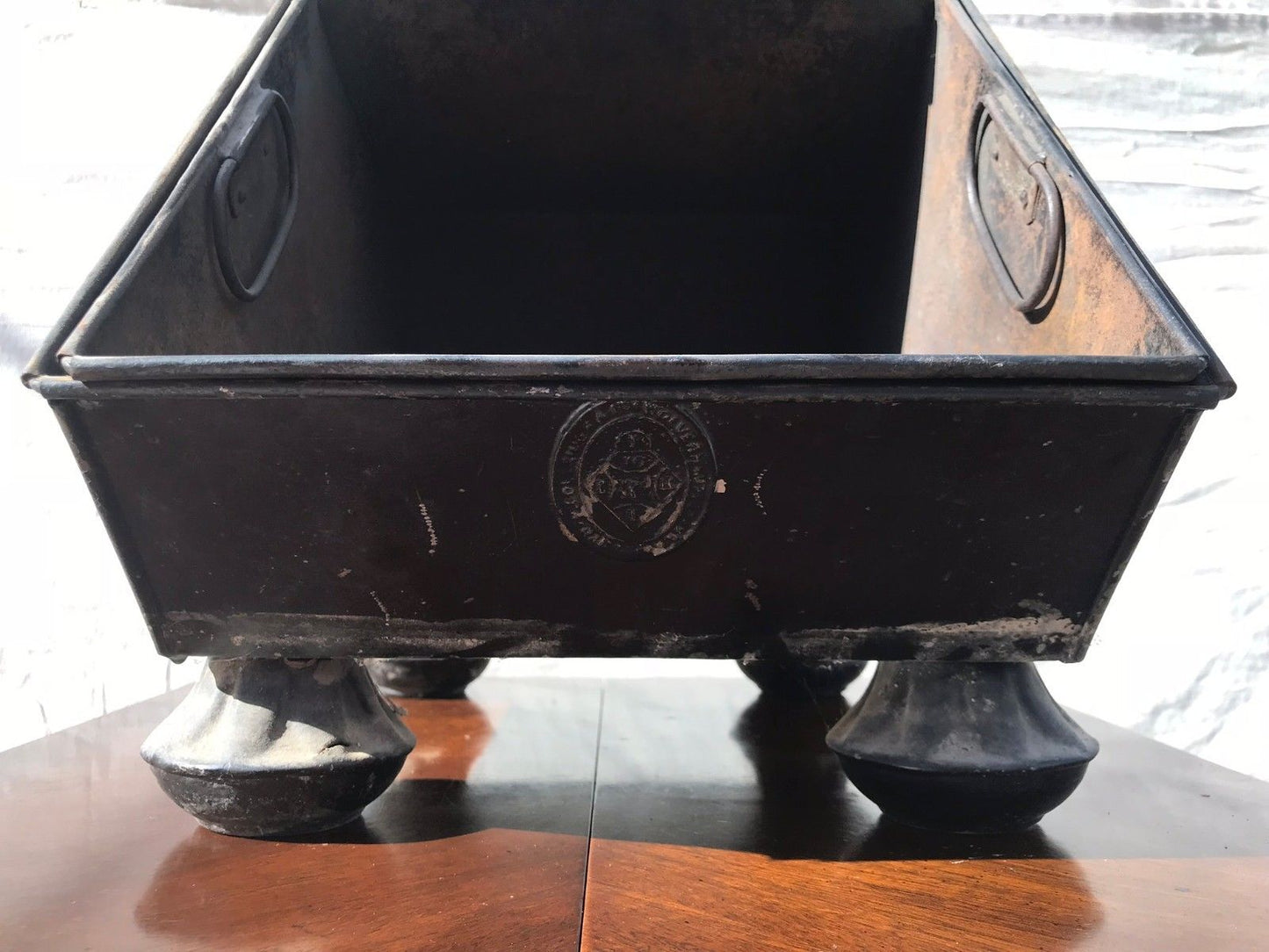 EXCEPTIONALLY 19TH CENTURY NICE TOLE PAINT DECORATED LIGHT TIN COAL HOD W/TRAY