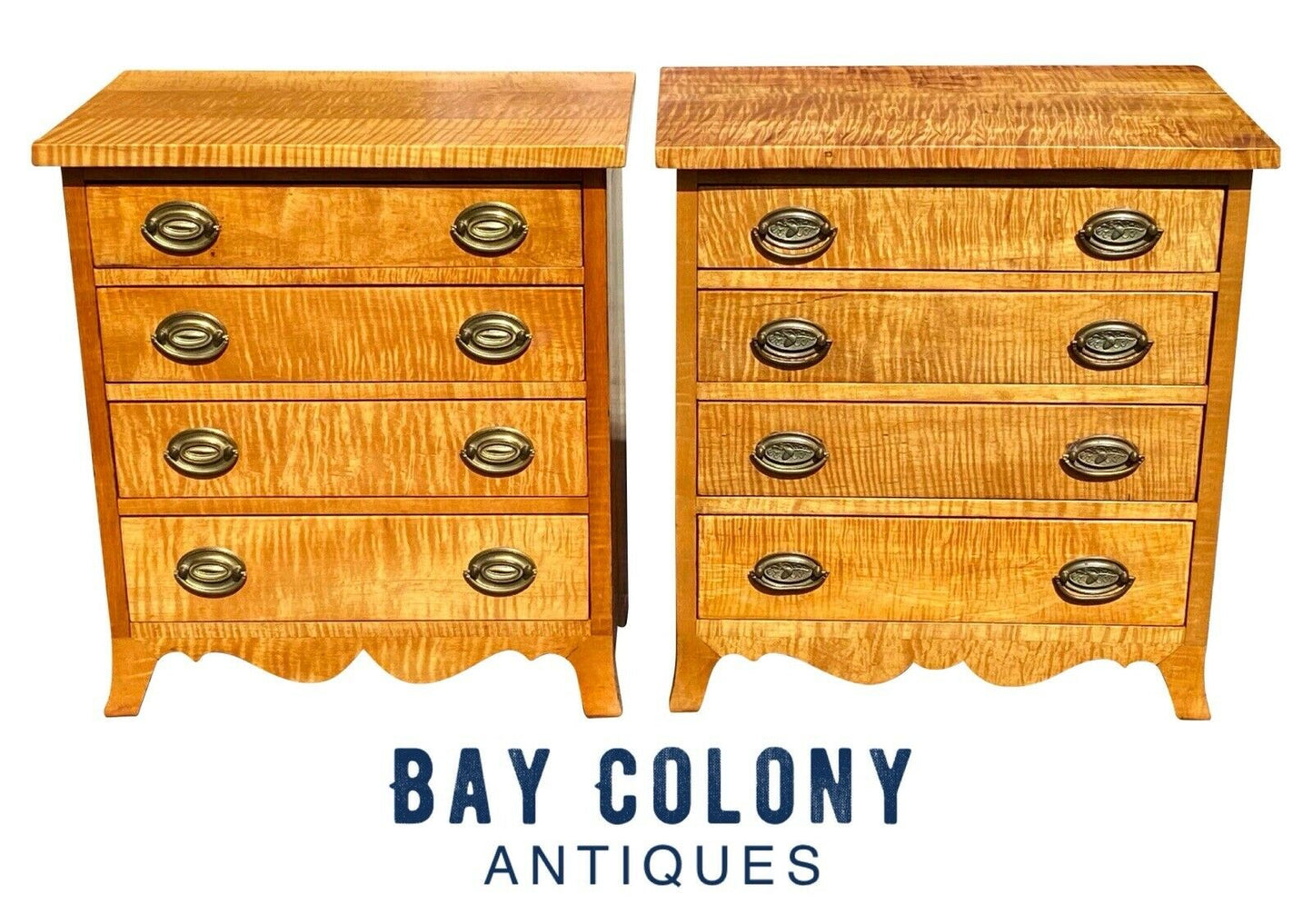 20TH C PAIR OF ANTIQUE STYLE TIGER MAPLE 4 DRAWER BACHELOR CHESTS / NIGHTSTANDS