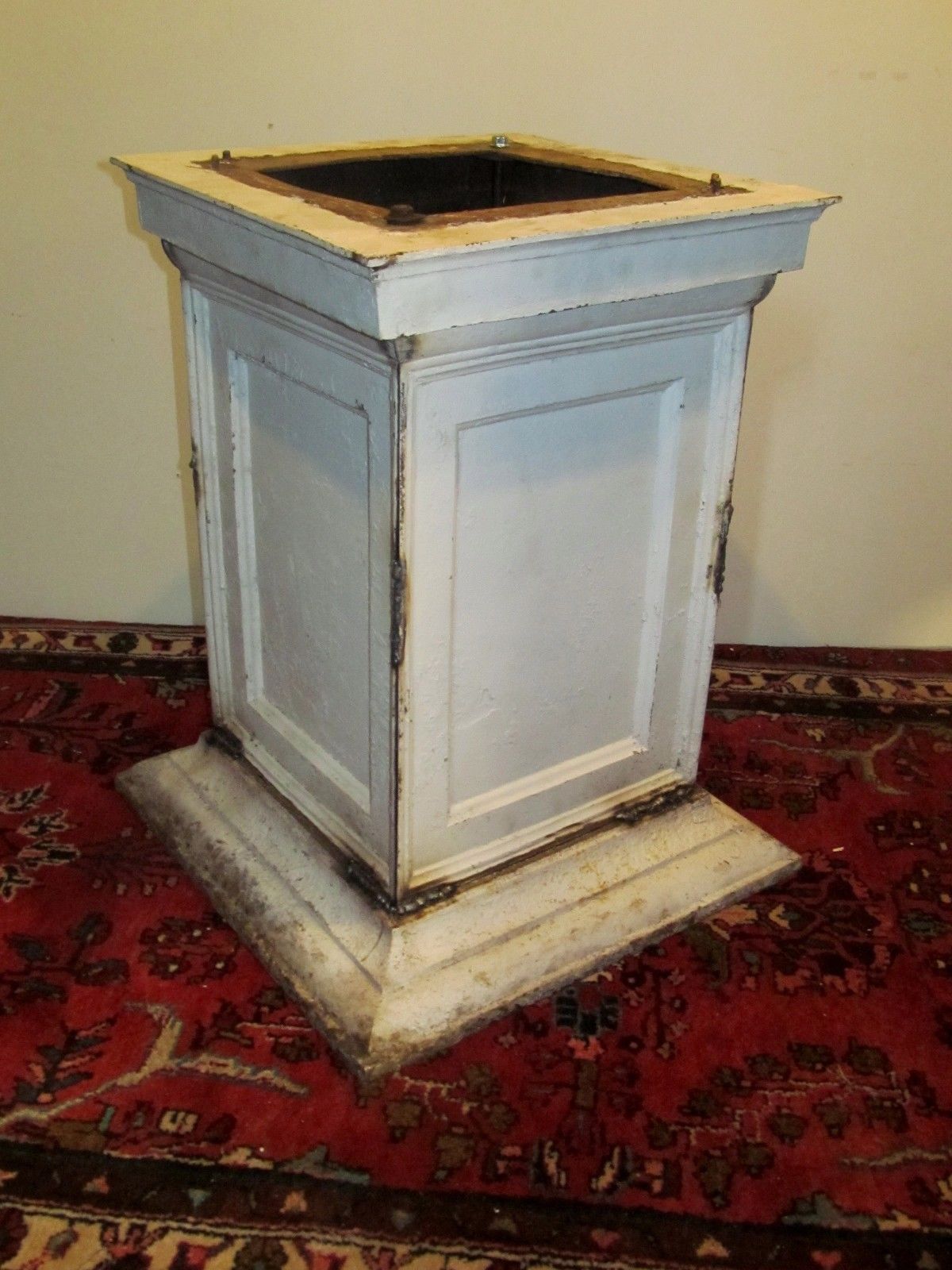 ANTIQUE 19TH CENT VICTORIAN MONUMENTAL CAST IRON URN W/ DECORATIVE MOUNTS