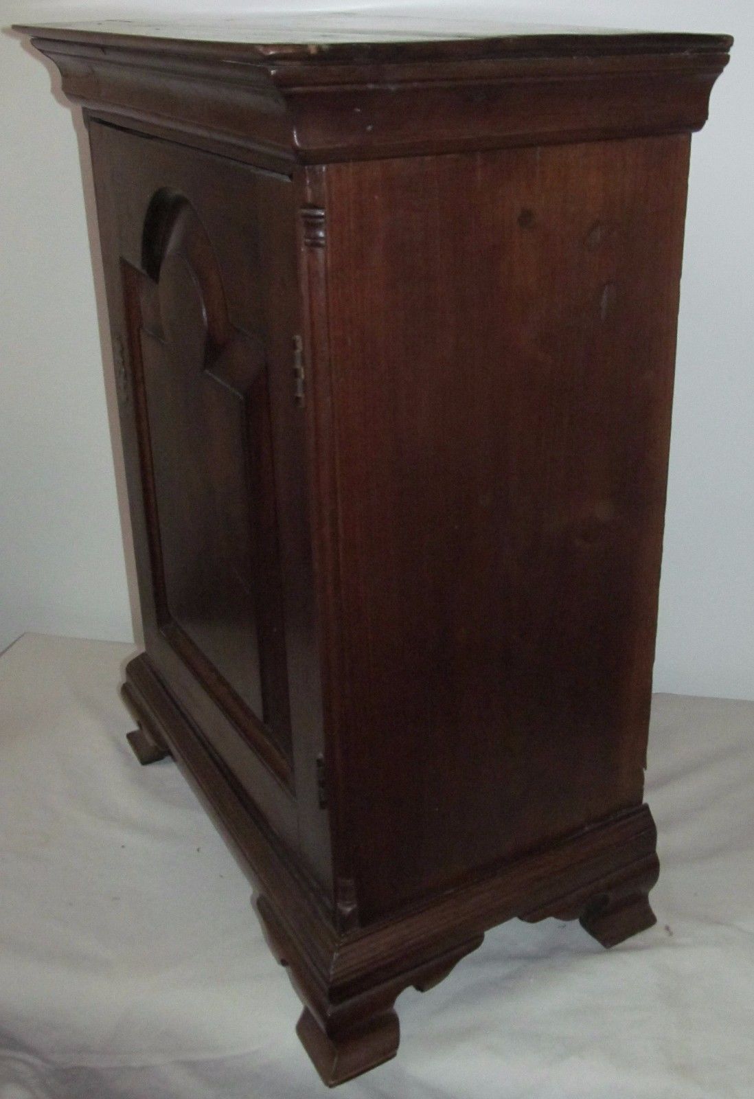 IMPORTANT 18TH CENTURY QUEEN ANNE PERIOD WALNUT SPICE CHEST WITH TOMBSTONE DOOR