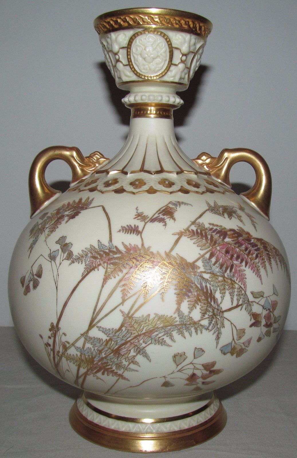 ROYAL WORCESTER DOUBLE HANDLED EWER FORMED VASE