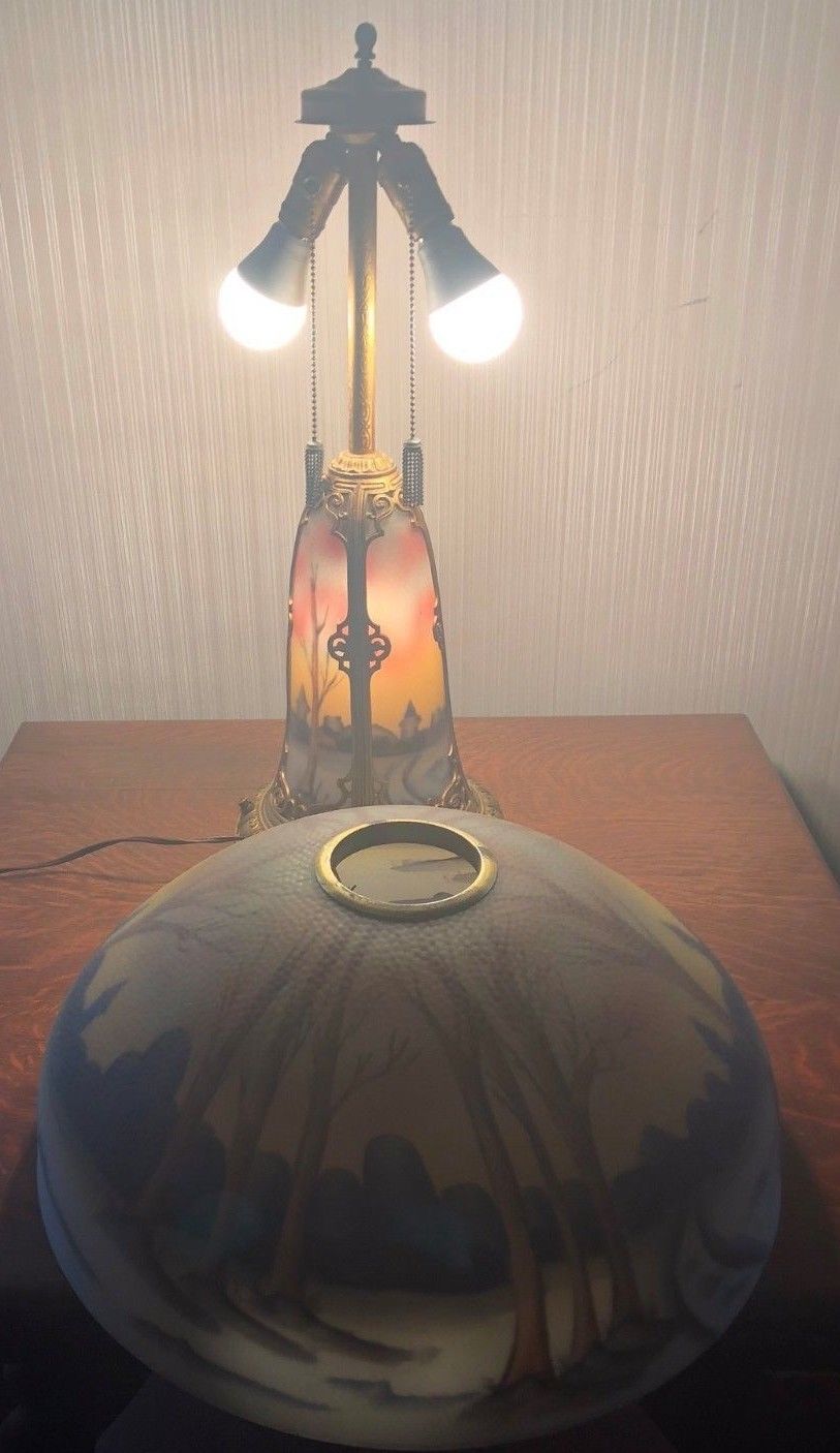 HANDEL CHIPPED ICE REVERSE GLASS PAINTED TABLE LAMP WITH LIGHTED BASE