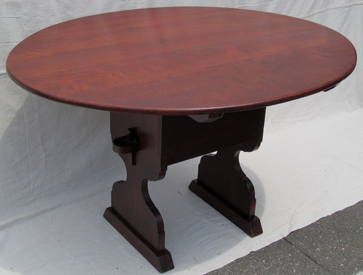 ANTIQUE QUEEN ANNE STYLE OVAL FORM CHERRY SHOE FOOT HUTCH TABLE - WONDERFUL