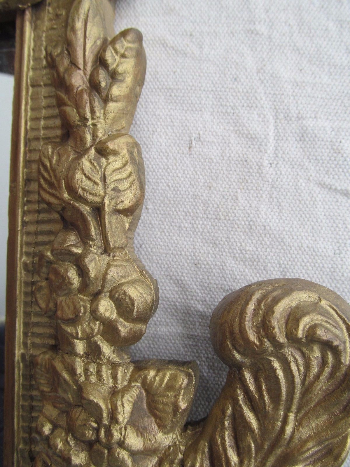 EARLY 19TH CENTURY SHERATON GILDED PRINCE OF WHALES MIRROR