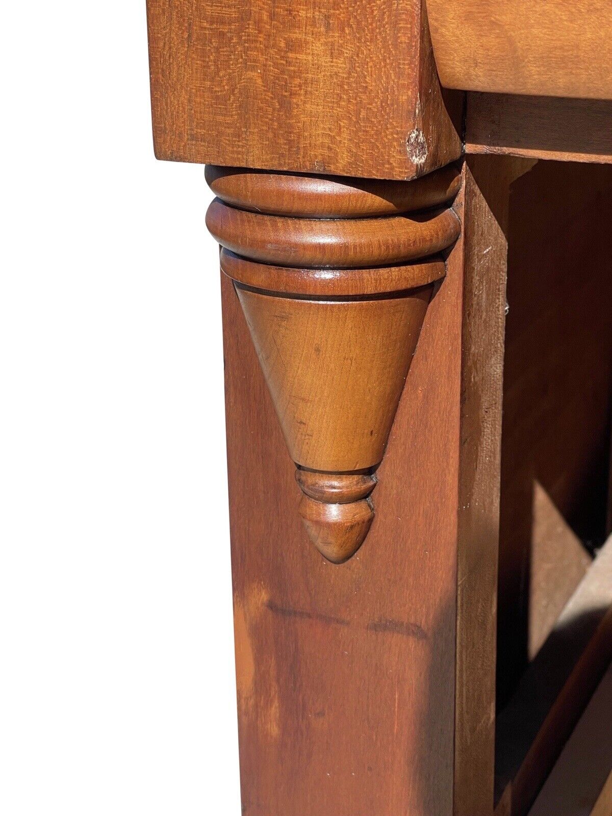 Federal Tiger Maple & Cherry Pennsylvania Bachelor's Chest of Drawers / Dresser