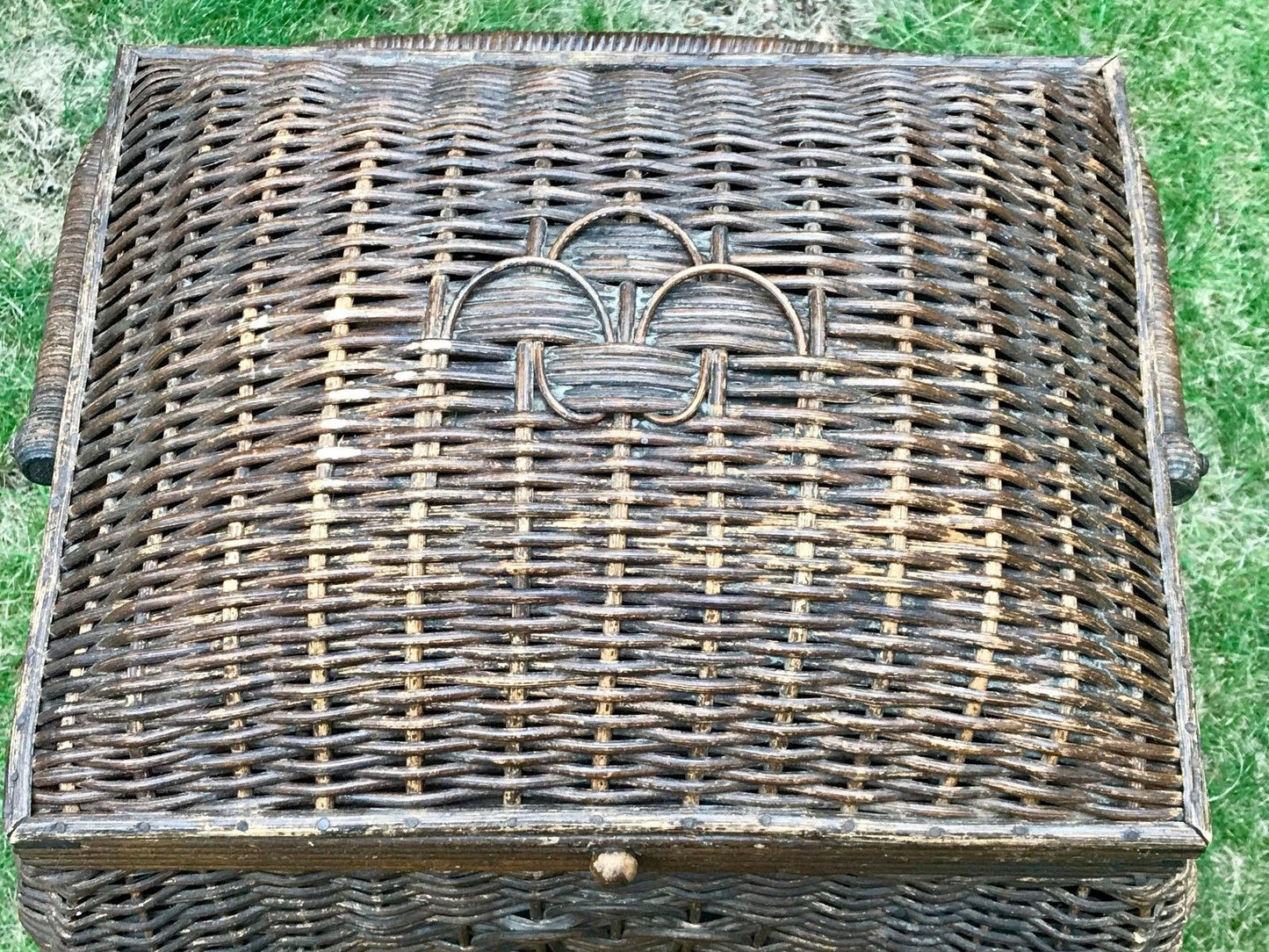 ANTIQUE EARLY 20TH C ARTS & CRAFTS HEYWOOD WAKEFIELD WICKER SEWING STAND