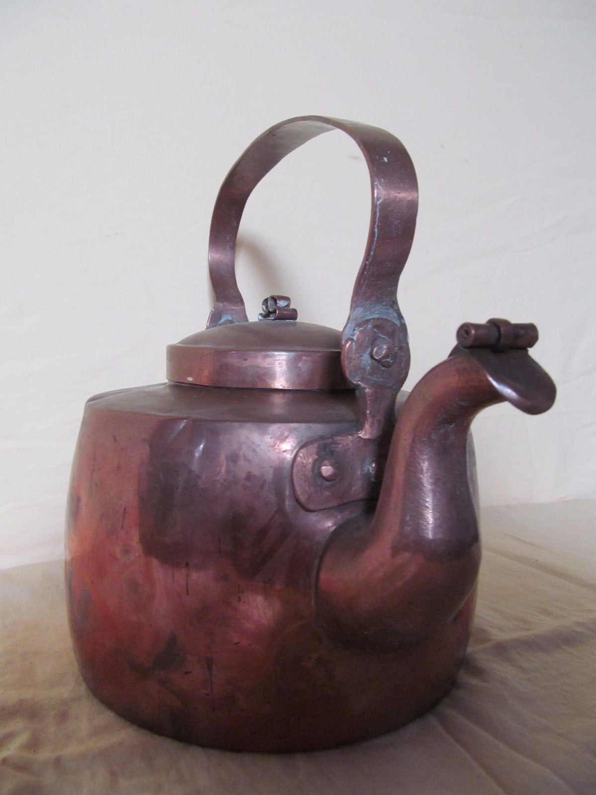 EXCELLENT 1800 LARGE COPPER TEA POT WITH COVERED SPOT