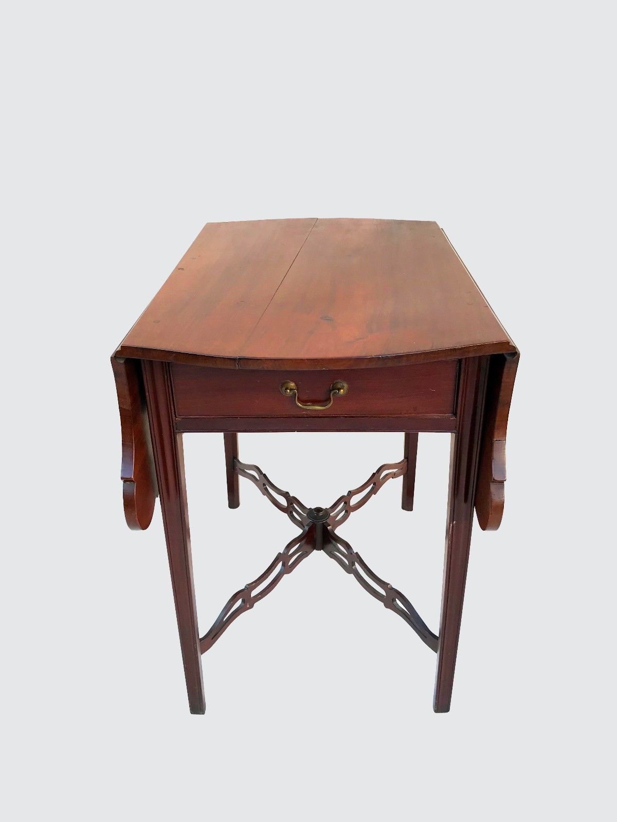 18TH CENTURY CHIPPENDALE CONNECTICUT SHAPED TOP PEMBROKE TABLE-CHAPIN SHOP