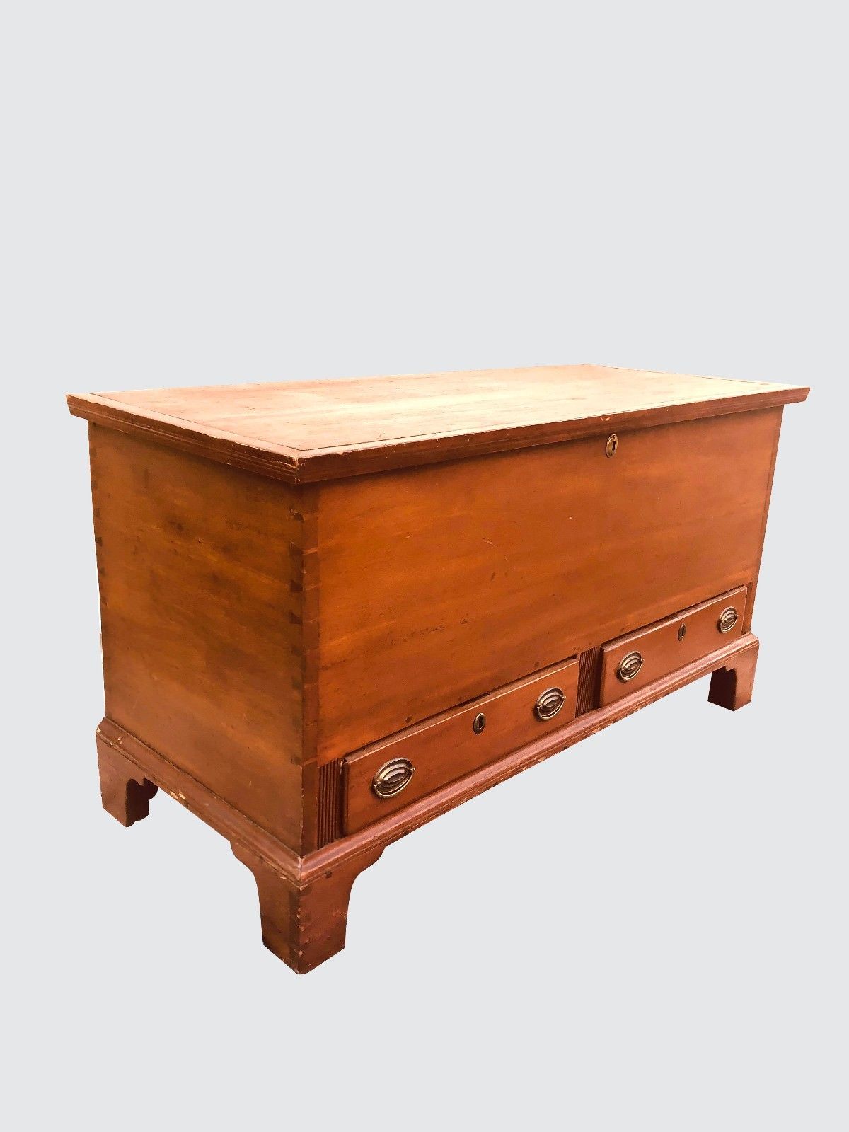 18TH CENTURY QUEEN ANNE PENNSYLVANIA BRACKET CHEST ON BRACKET FEET