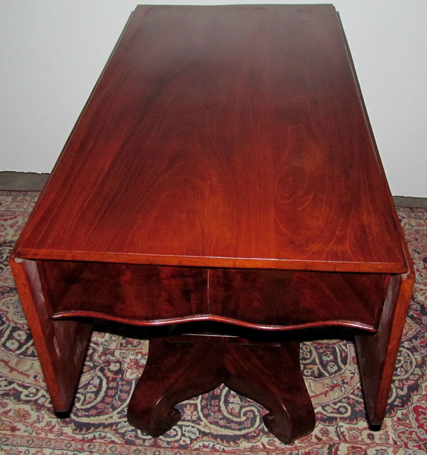 EMPIRE BREAKFAST TABLE WITH SOLID FIGURED MAHOGANY TOP & OGEE ELEPHANT FEET