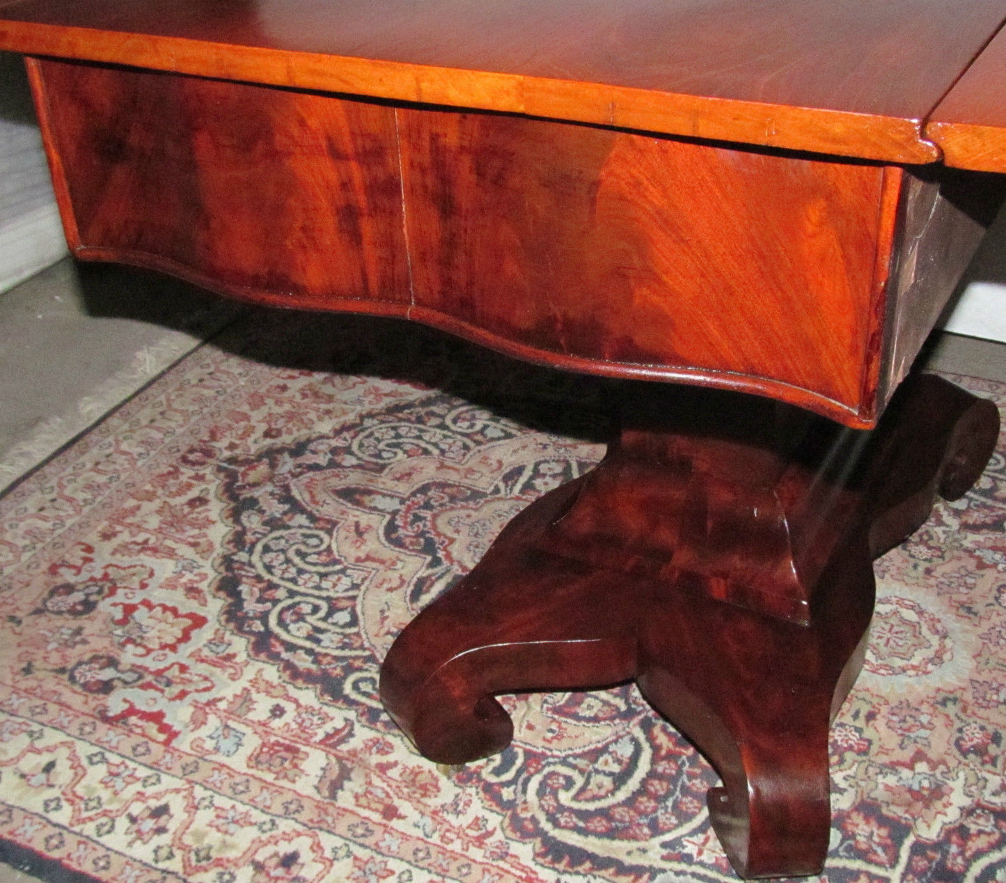 EMPIRE BREAKFAST TABLE WITH SOLID FIGURED MAHOGANY TOP & OGEE ELEPHANT FEET