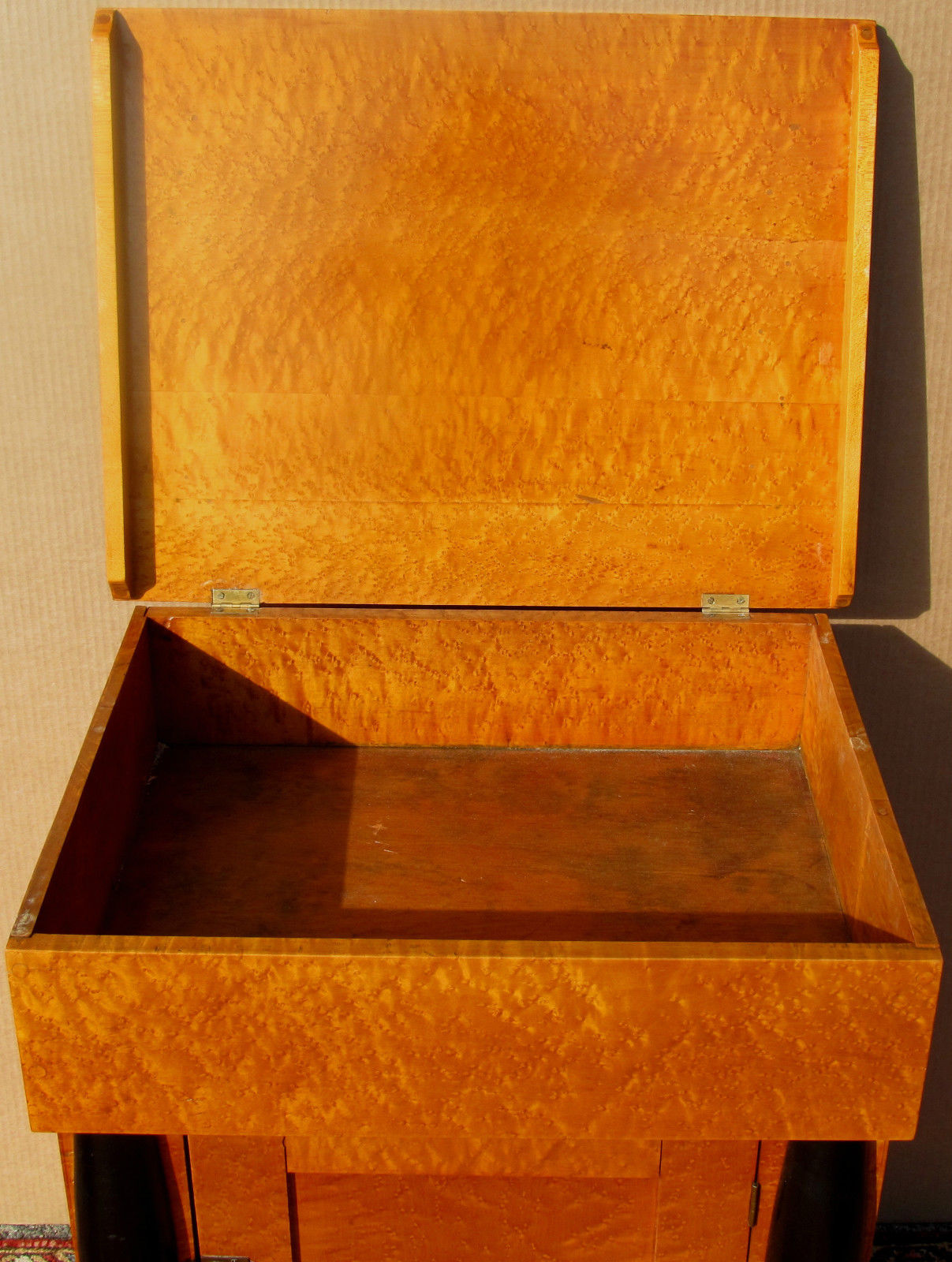 ANTIQUE FEDERAL SOLID BIRDS EYE MAPLE BEDSIDE CABINET