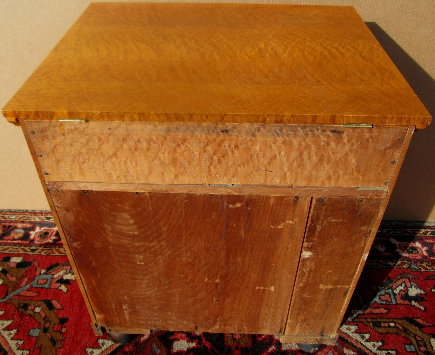 ANTIQUE FEDERAL SOLID BIRDS EYE MAPLE BEDSIDE CABINET
