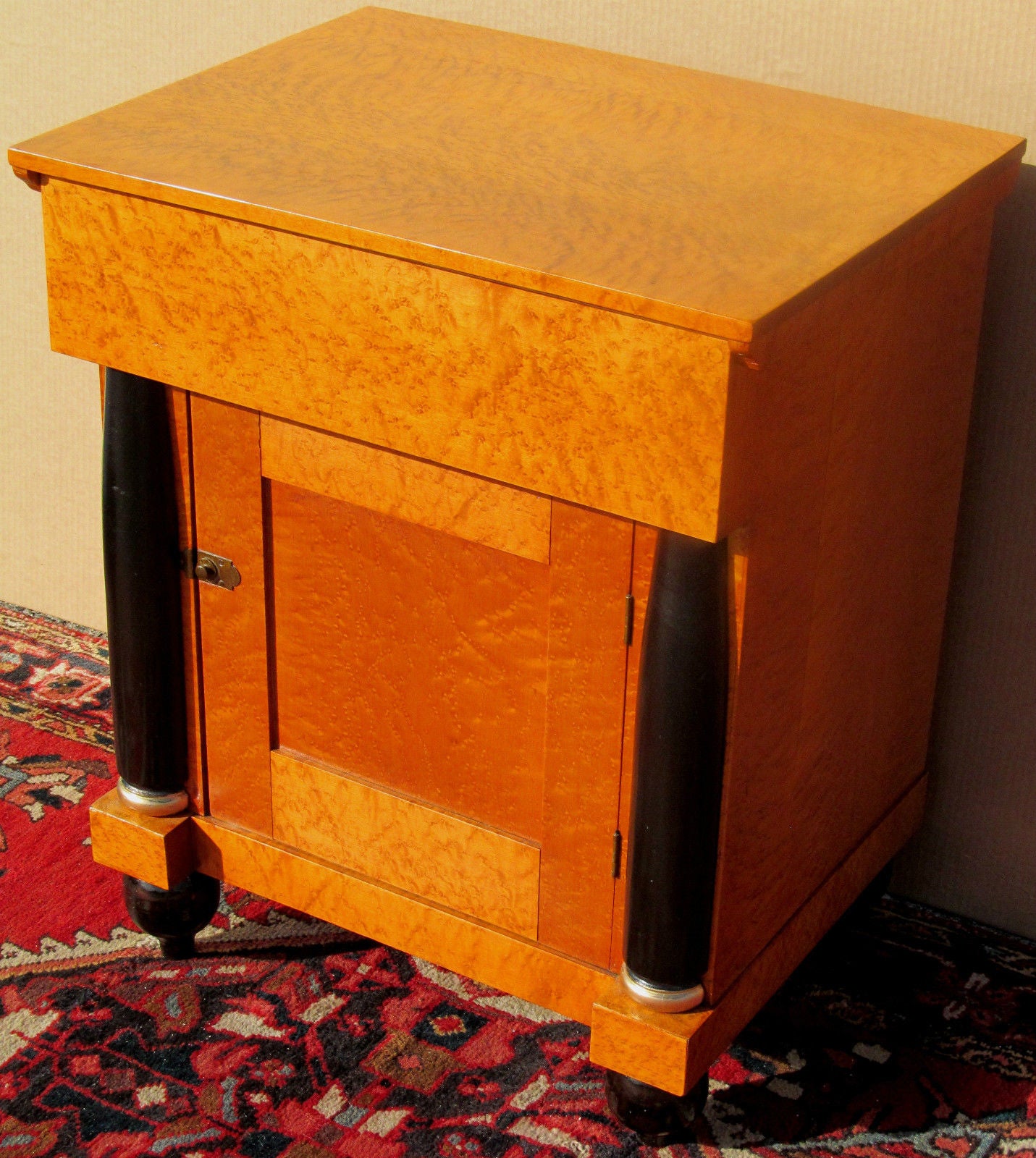 ANTIQUE FEDERAL SOLID BIRDS EYE MAPLE BEDSIDE CABINET