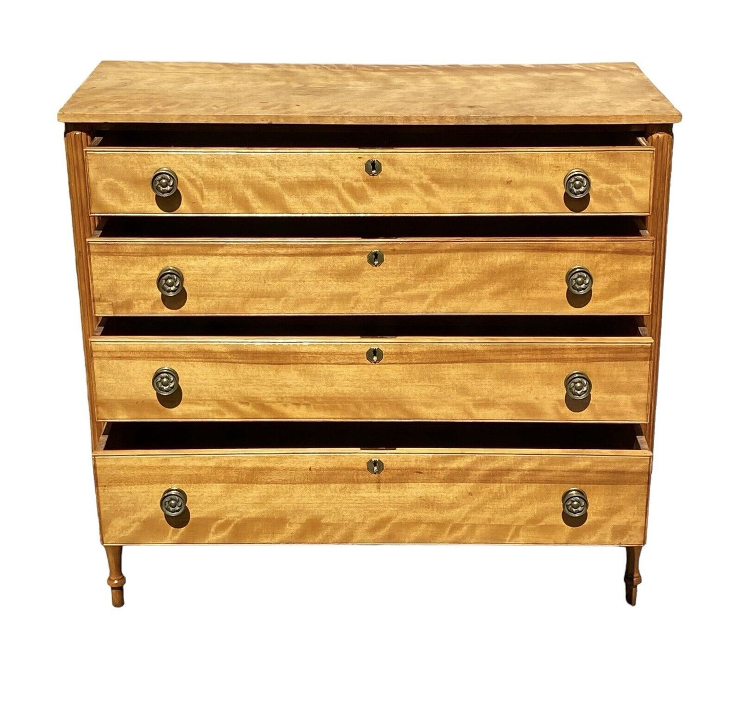 Antique New Hampshire Flame Birch Sheraton Chest Of Drawers / Dresser