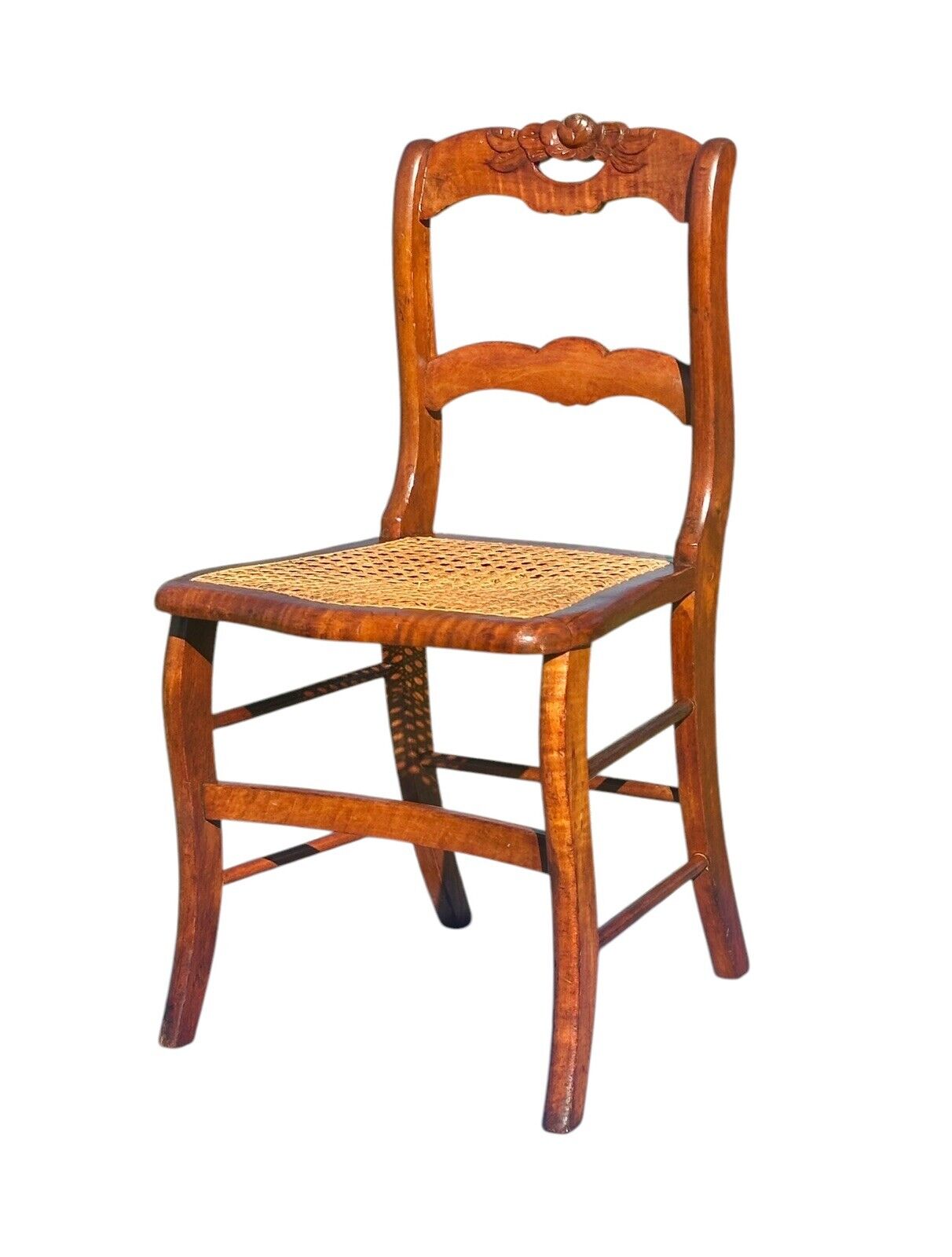 PAIR OF ANTIQUE FEDERAL PERIOD TIGER MAPLE SIDE CHAIRS WITH ROSE CARVED CRESTS