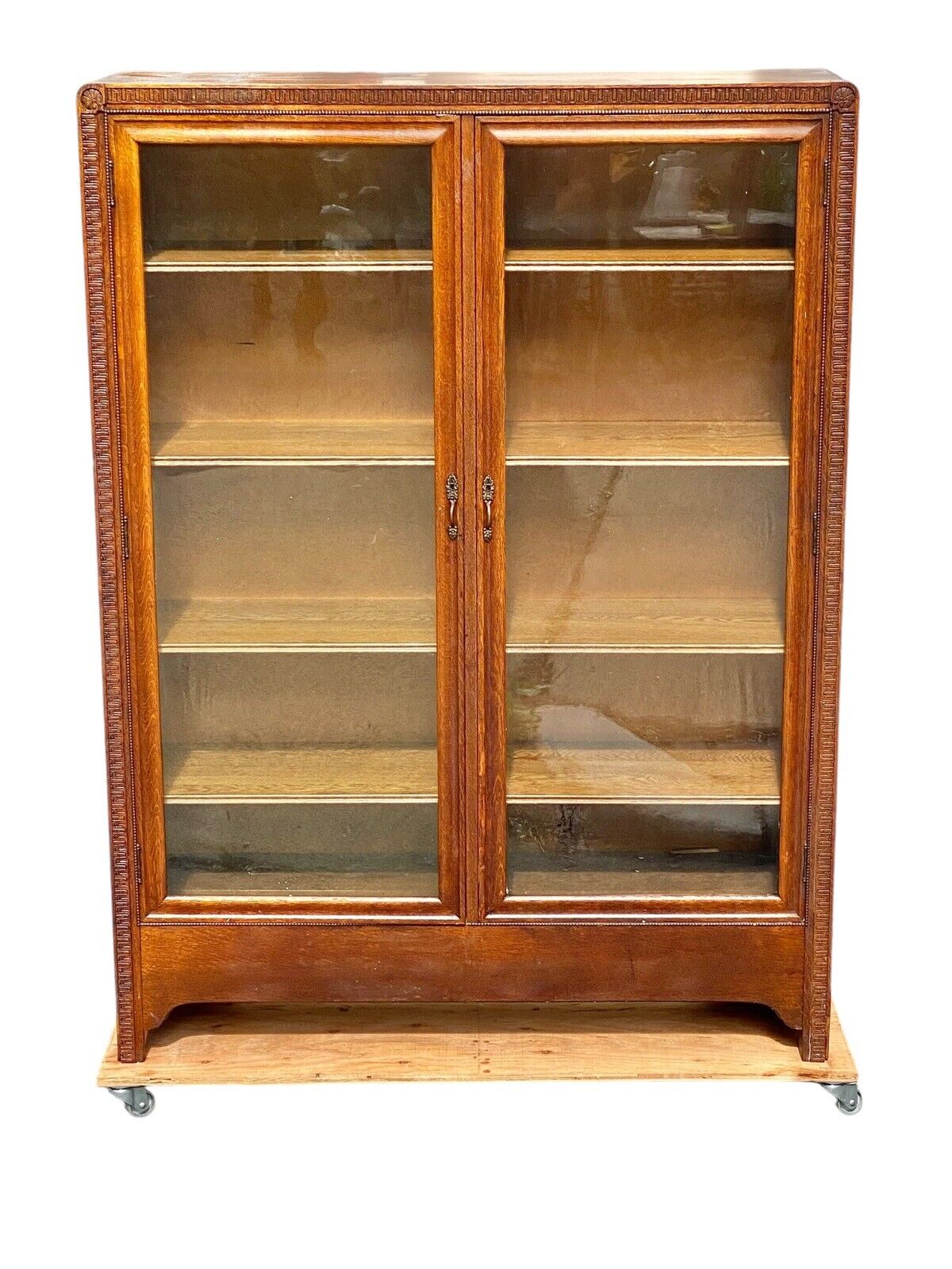 Antique Victorian Oak Double Door Bookcase / Cabinet With Shell Carved Corners