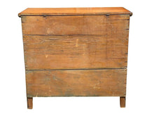 Load image into Gallery viewer, 18TH C ANTIQUE NEW ENGLAND COUNTRY CHIPPENDALE PUMPKIN PINE BLANKET BOX / CHEST