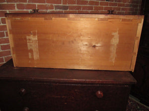 GRAIN PAINTED EARLY 19TH CENTURY PINE CHEST ON NICELY TURNED LEGS