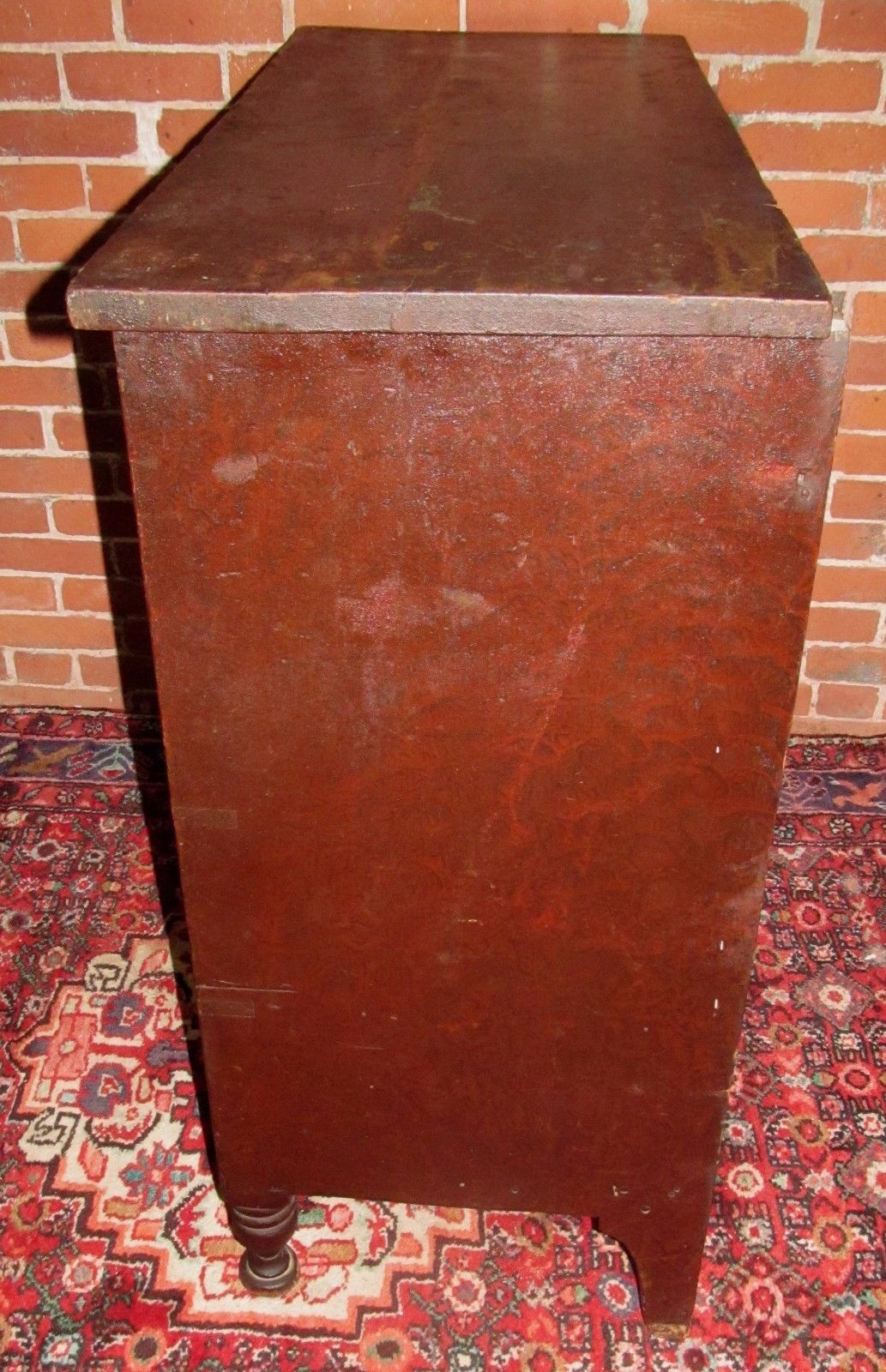 GRAIN PAINTED EARLY 19TH CENTURY PINE CHEST ON NICELY TURNED LEGS