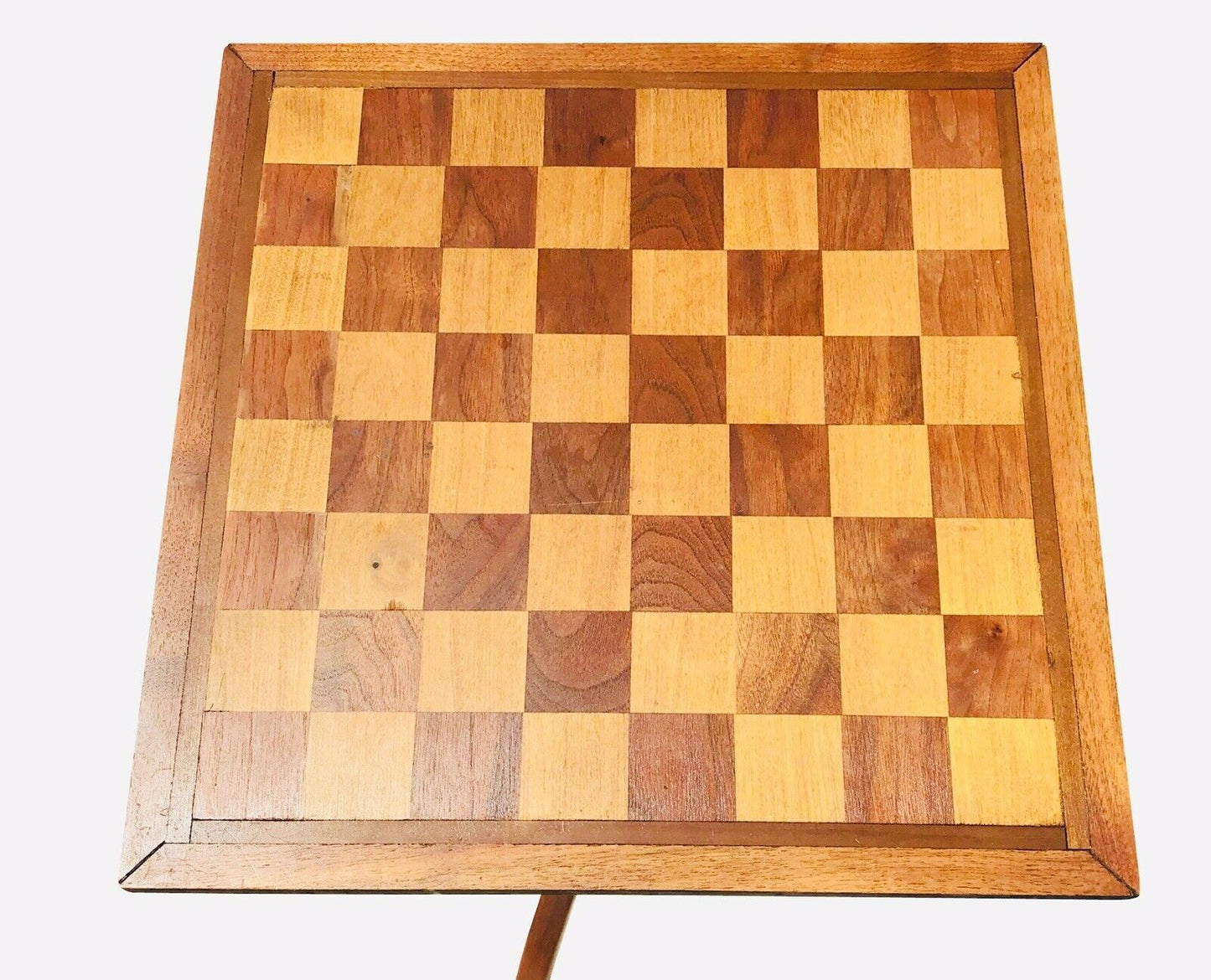 19TH C ANTIQUE FEDERAL PERIOD CHECKER BOARD TOP INLAY CANDLESTAND / GAME TABLE