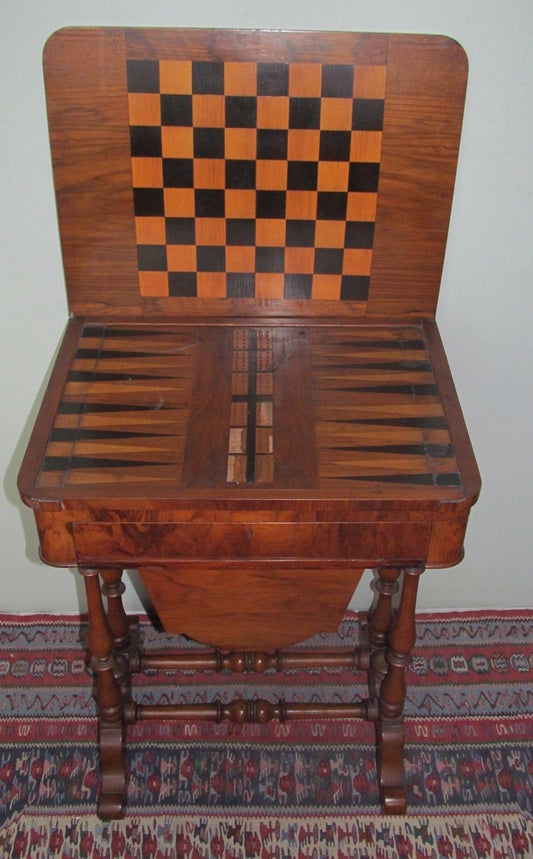 ANTIQUE BURLED WALNUT INLAID GEORGIAN SOW BELLY GAME TABLE