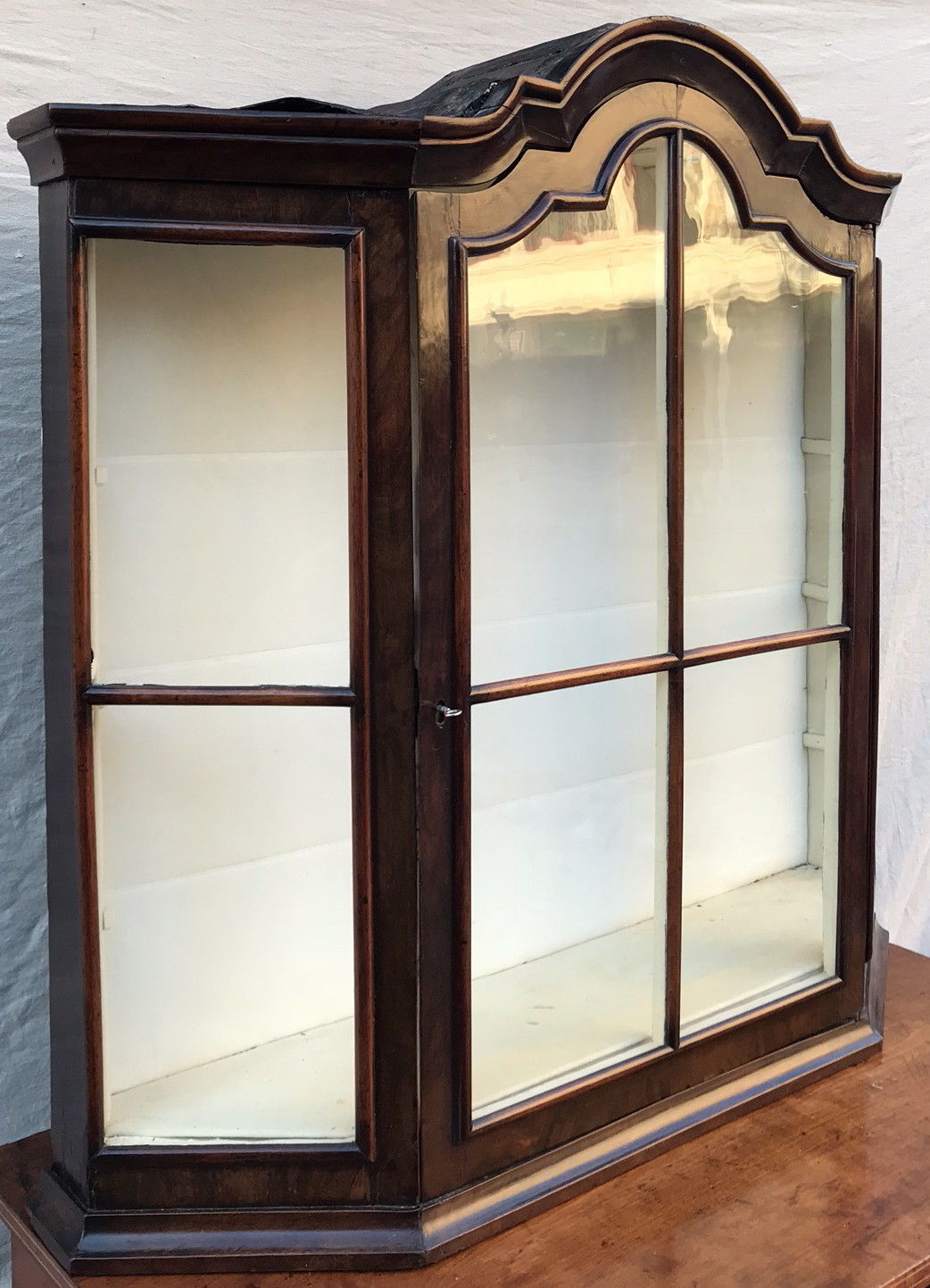 18TH CENTURY WILLIAM & MARY PERIOD WALL CABINET VITRINE W/TOMBSTONE BONNET