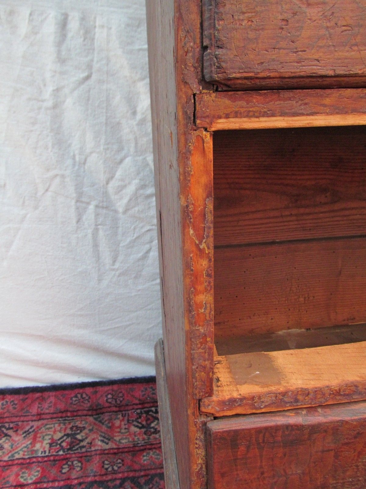 18TH CENTURY CHIPPENDALE RHODE ISLAND BLANKET CHEST IN SPONGE PAINT DECORATION