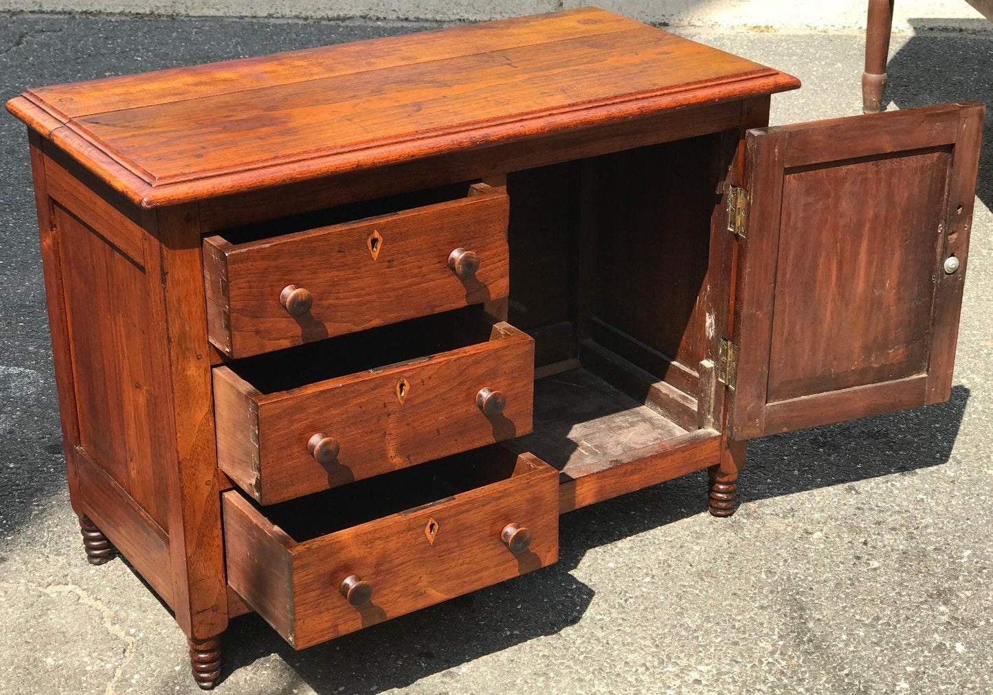 EARLY 19TH C FEDERAL PERIOD SOUTHERN WALNUT VALUABLE / SUGAR CHEST - EXCEPTIONAL