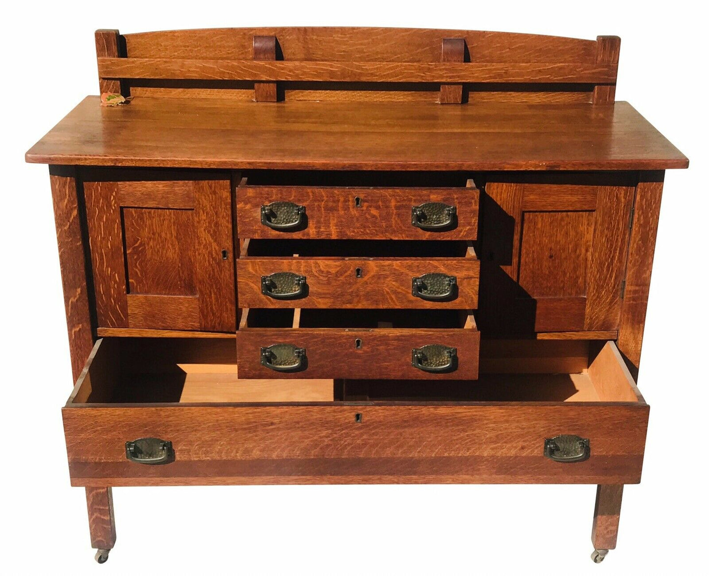 20TH C ANTIQUE ARTS & CRAFTS / MISSION OAK DIMINUTIVE SIDEBOARD / SERVER