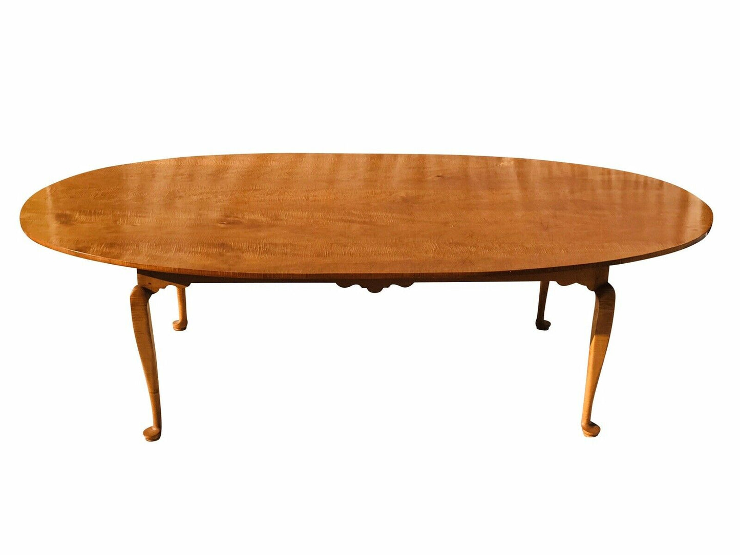 20TH C QUEEN ANNE ANTIQUE STYLE TIGER MAPLE BANQUET / DINING TABLE - 8+ FEET